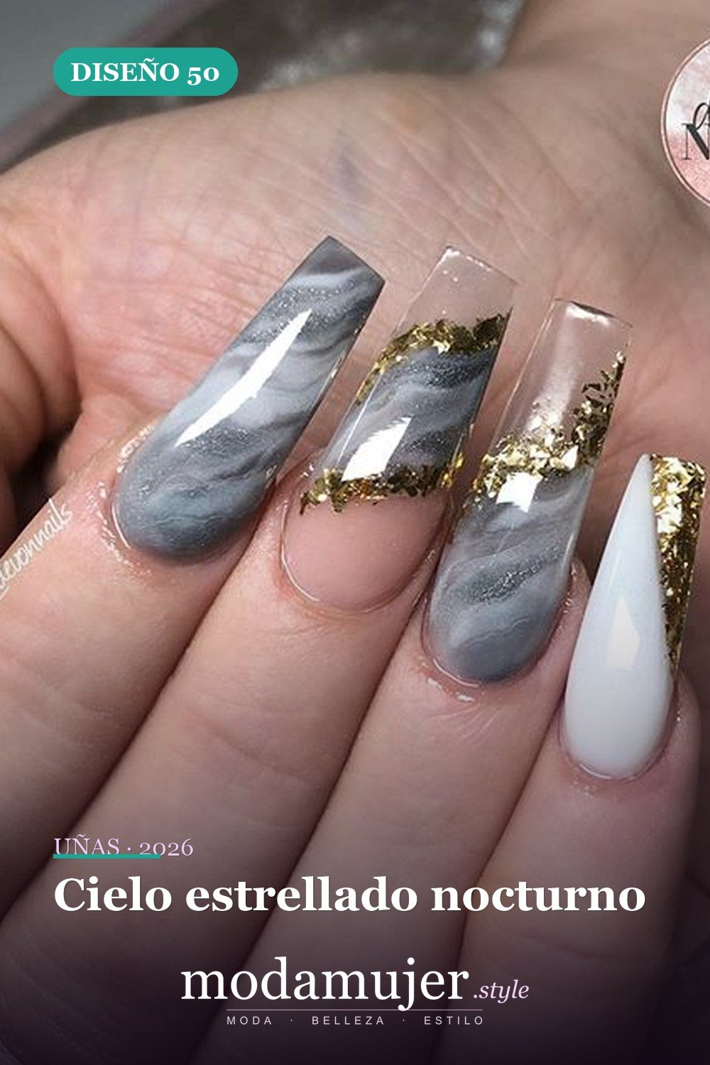 Cielo estrellado nocturno — 69 ideas de diseño completo de uñas para inspirar tu próxima manicura