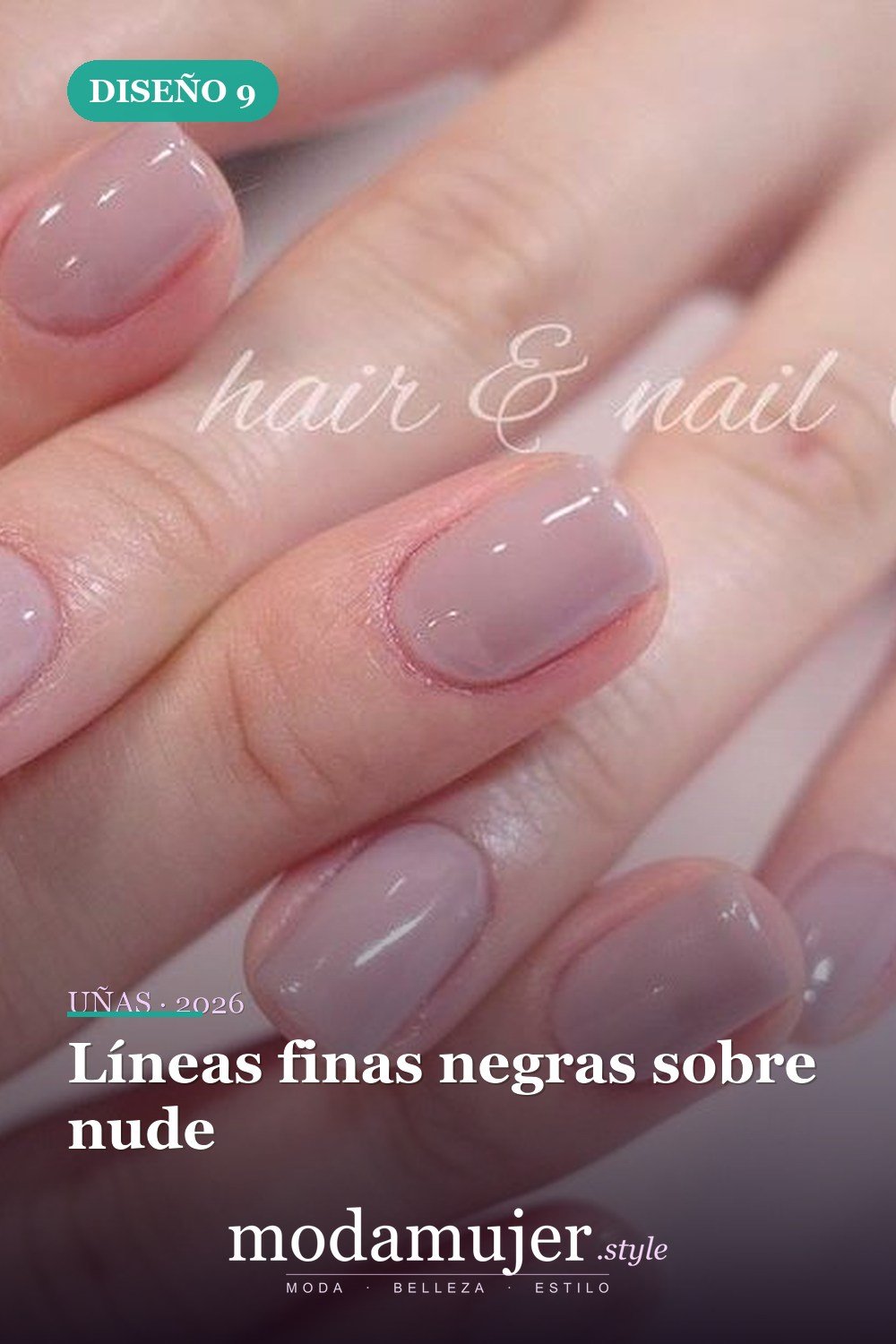 Líneas finas negras sobre nude — 81 Diseños de uñas fáciles para principiantes