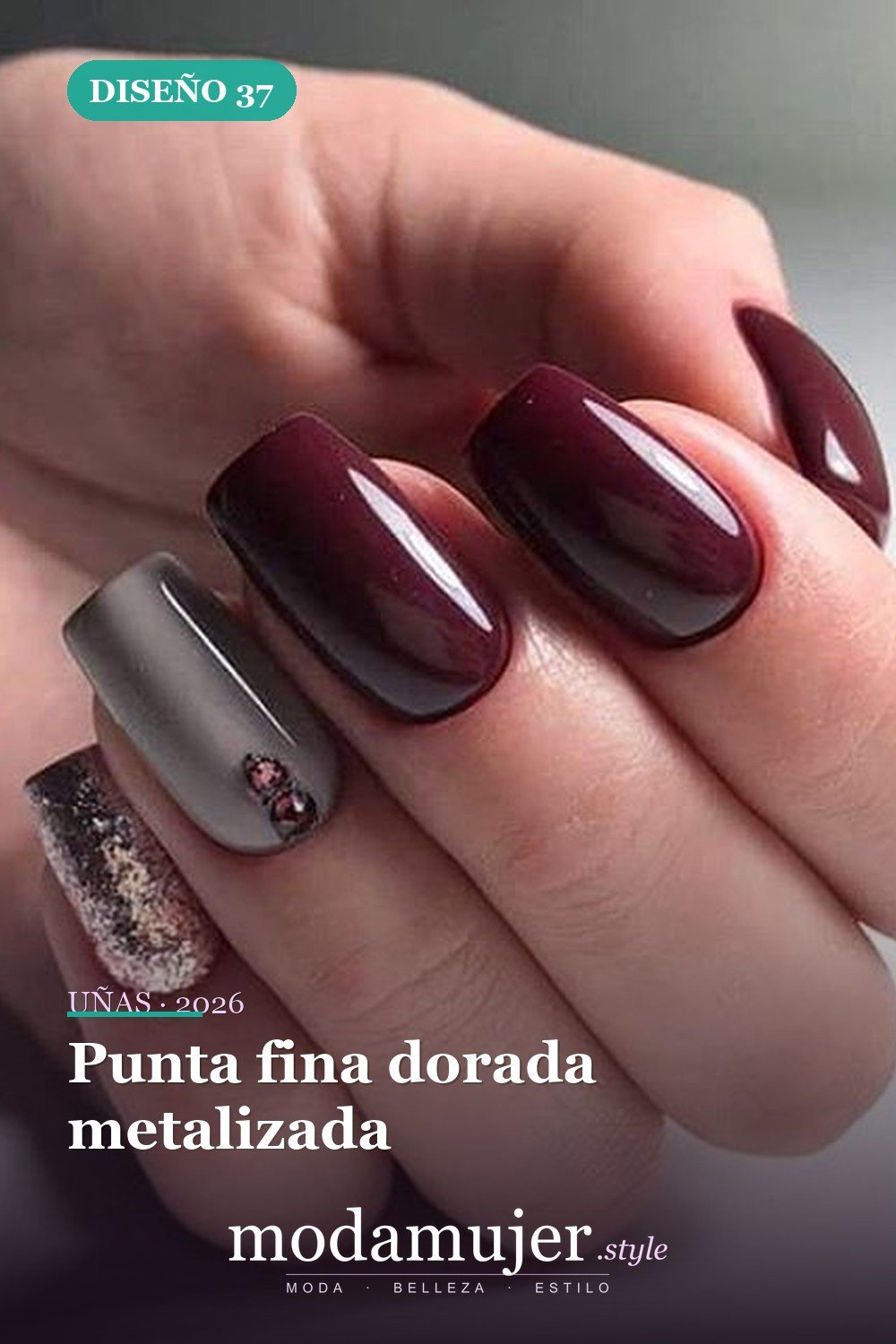 Punta fina dorada metalizada — 81 Diseños de uñas fáciles para principiantes