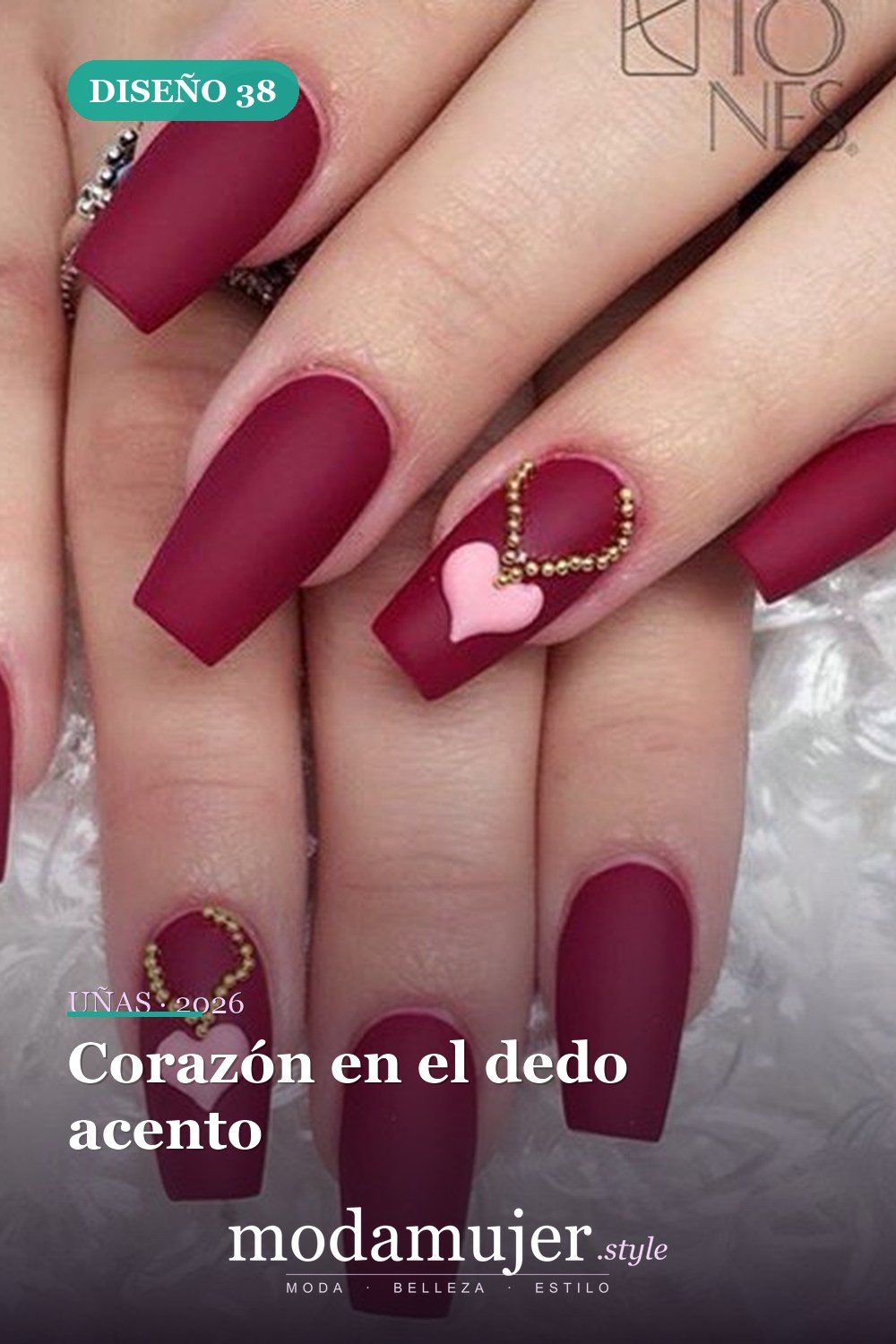 Corazón en el dedo acento — 81 Diseños de uñas fáciles para principiantes