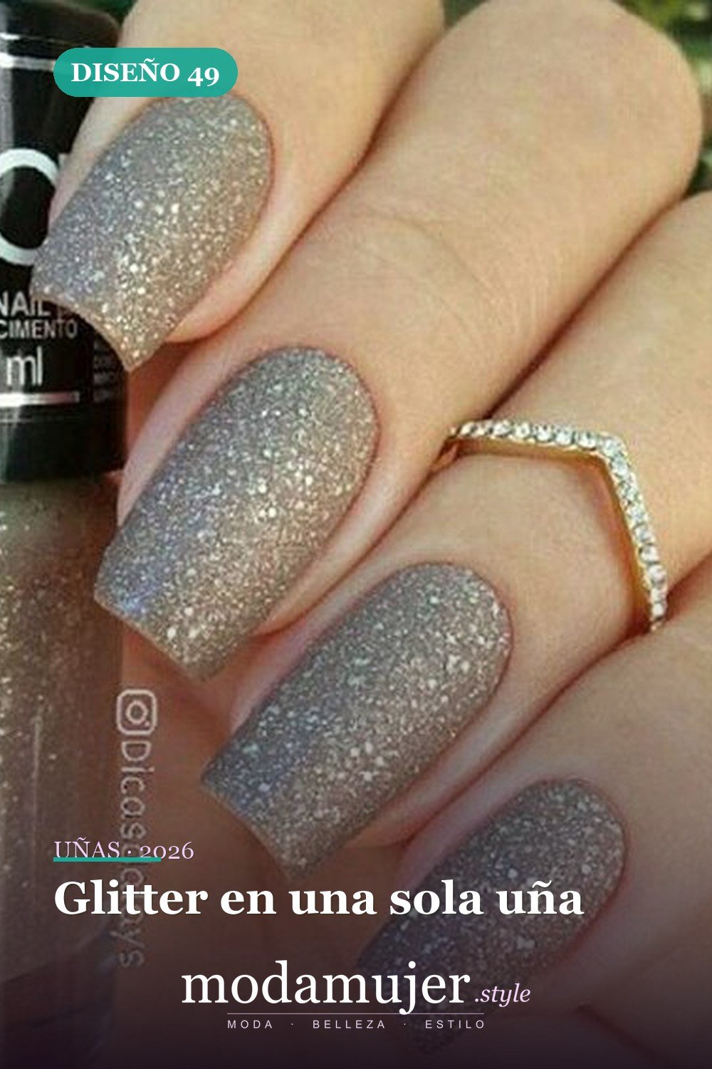 Glitter en una sola uña — 81 Diseños de uñas fáciles para principiantes
