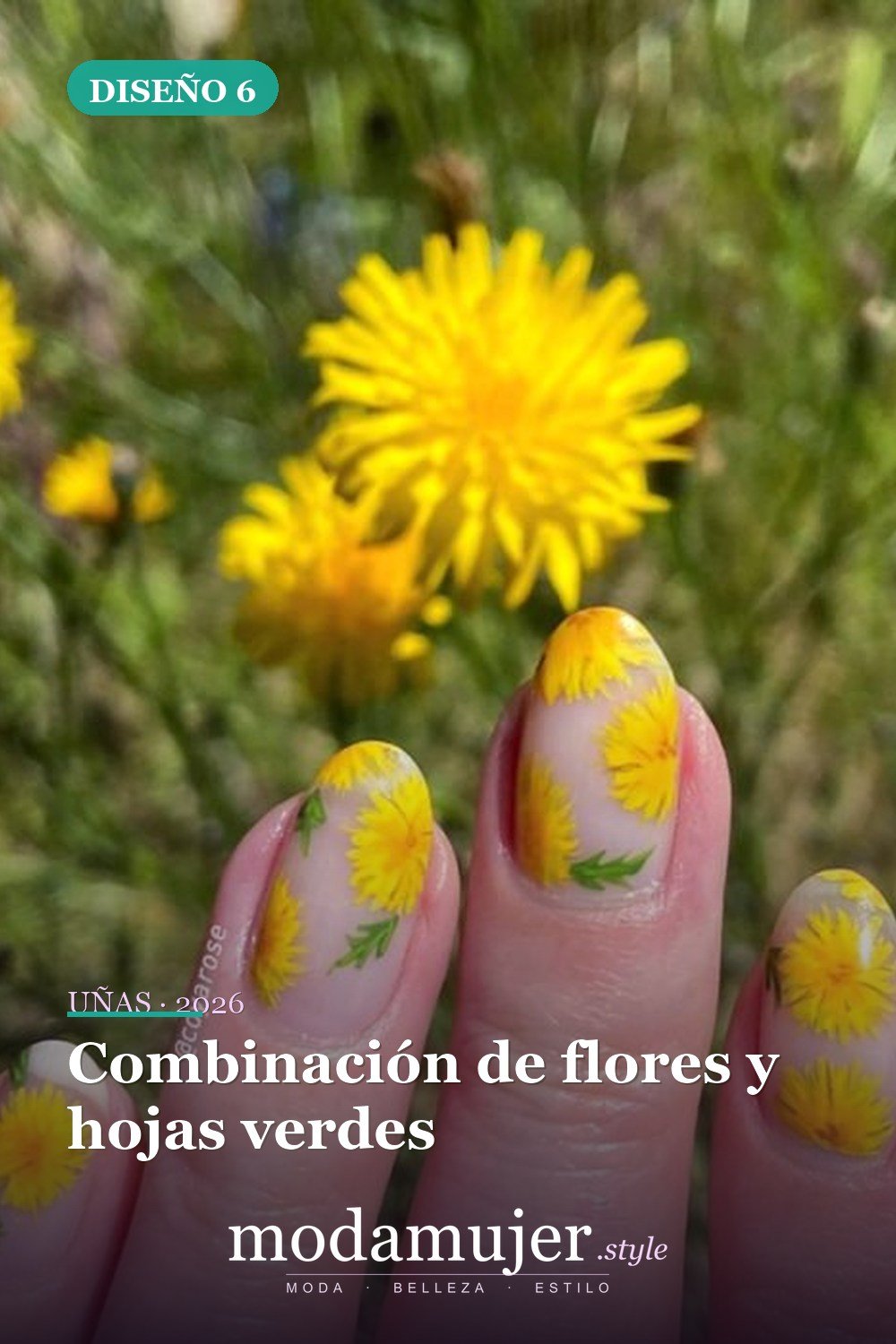 Combinación de flores y hojas verdes — Artista de Instagram pinta sus uñas con diseños florales