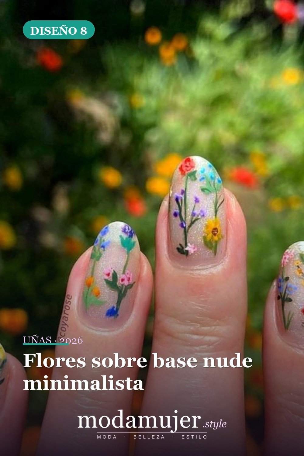 Flores sobre base nude minimalista — Artista de Instagram pinta sus uñas con diseños florales