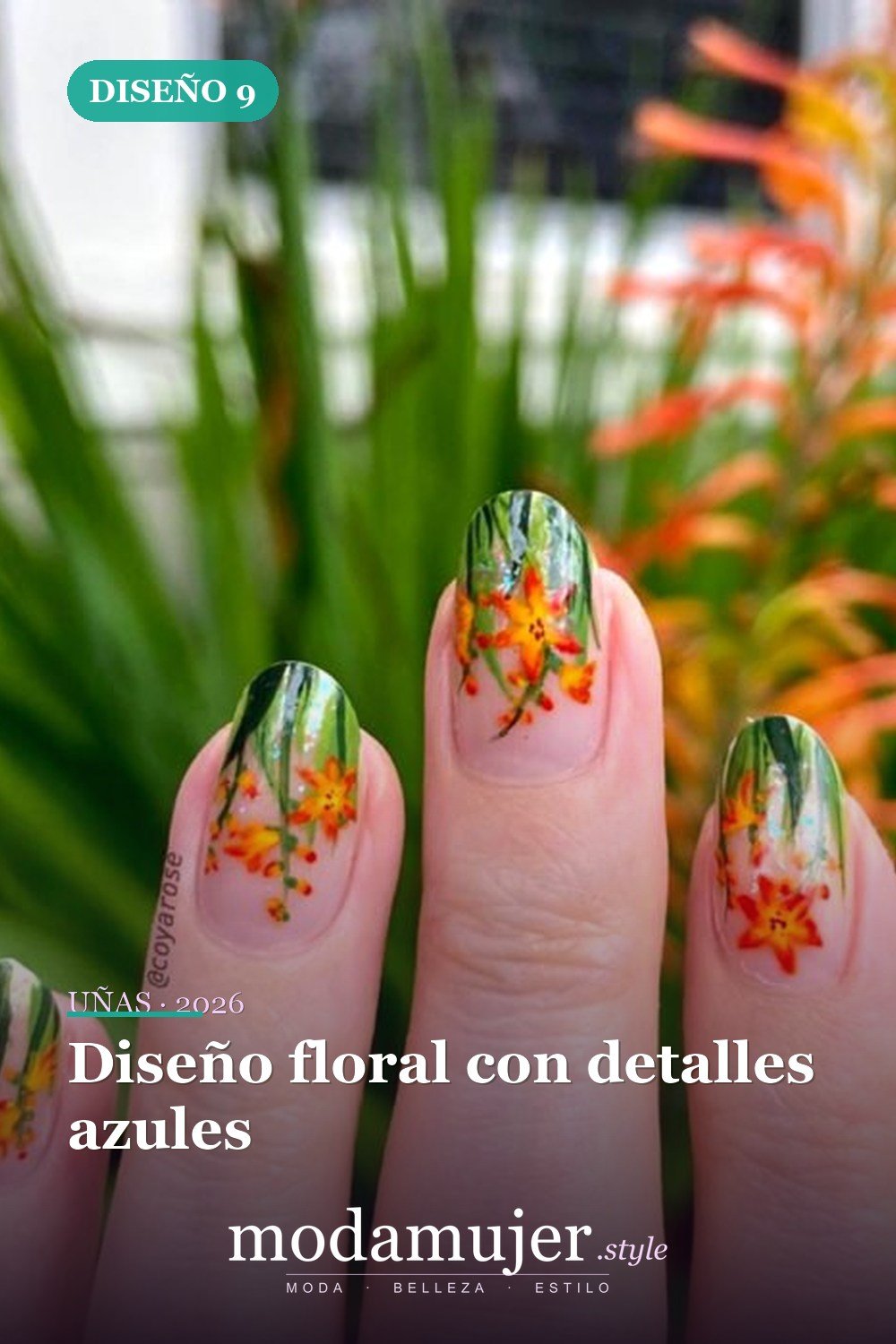 Diseño floral con detalles azules — Artista de Instagram pinta sus uñas con diseños florales