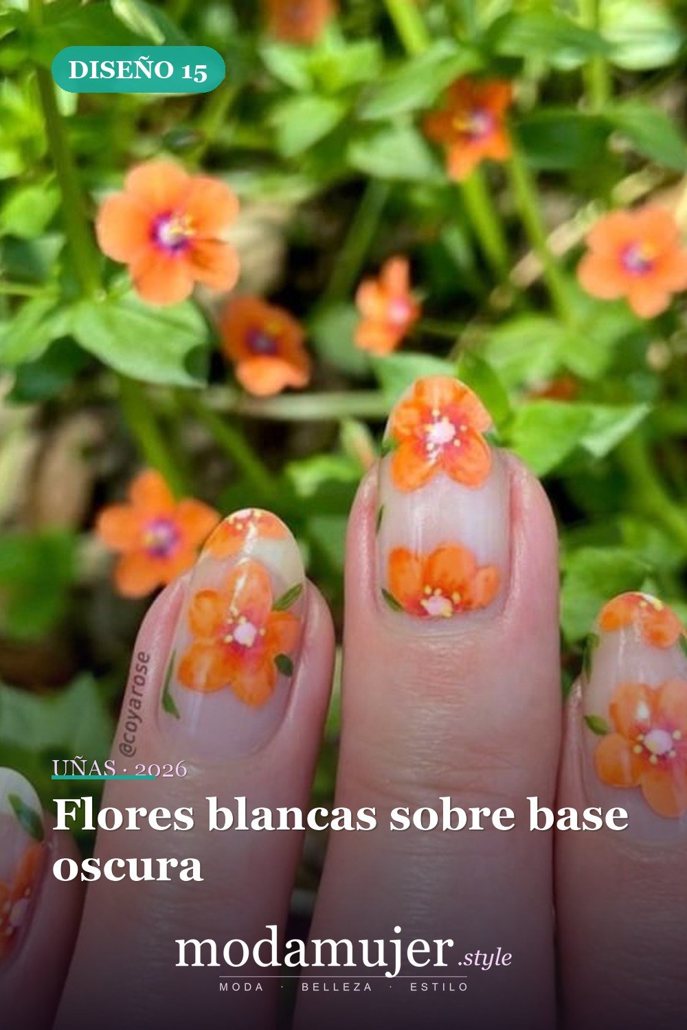 Flores blancas sobre base oscura — Artista de Instagram pinta sus uñas con diseños florales