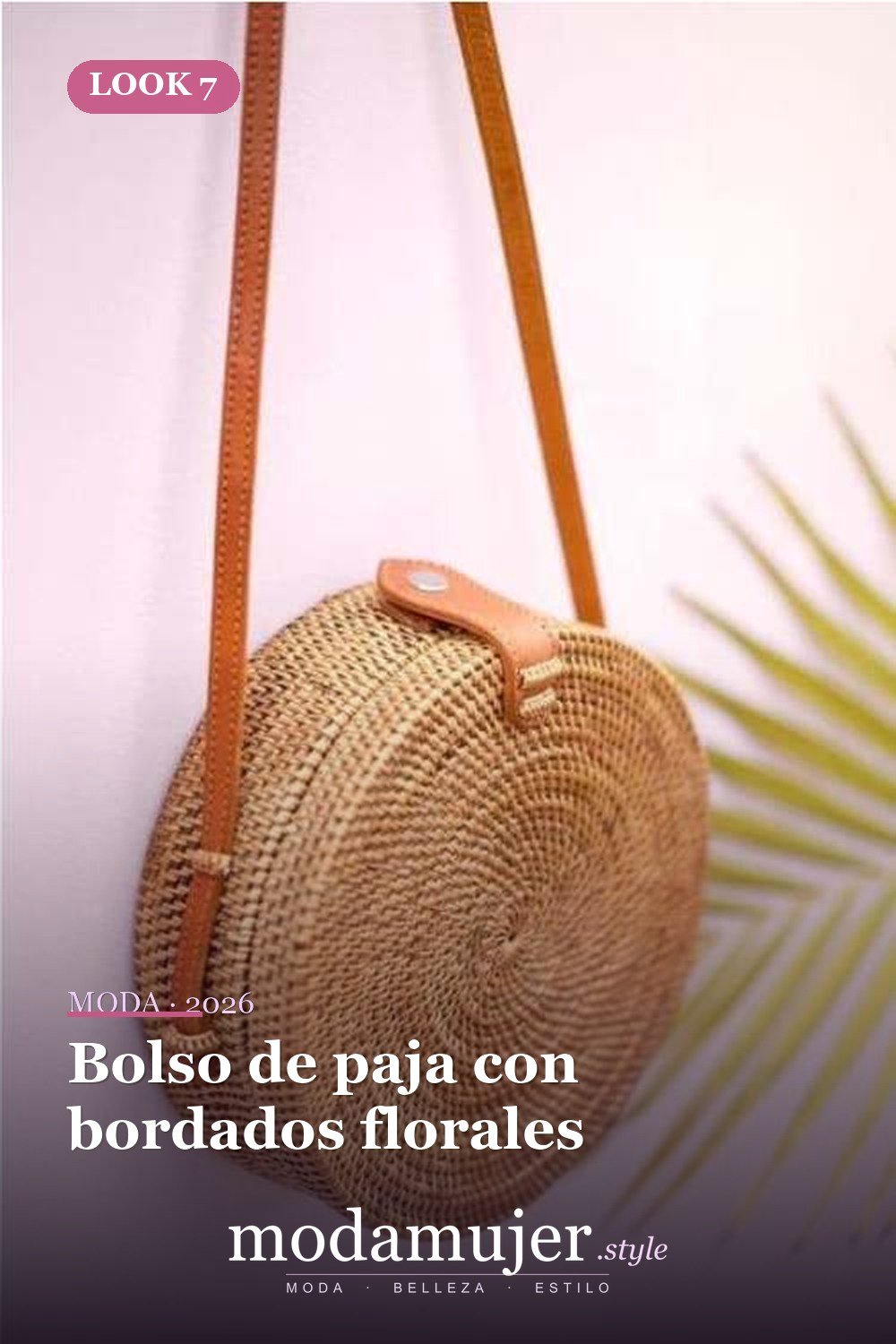 Bolso de paja con bordados florales — Bolsas de playa de paja con pompones y flecos de colores