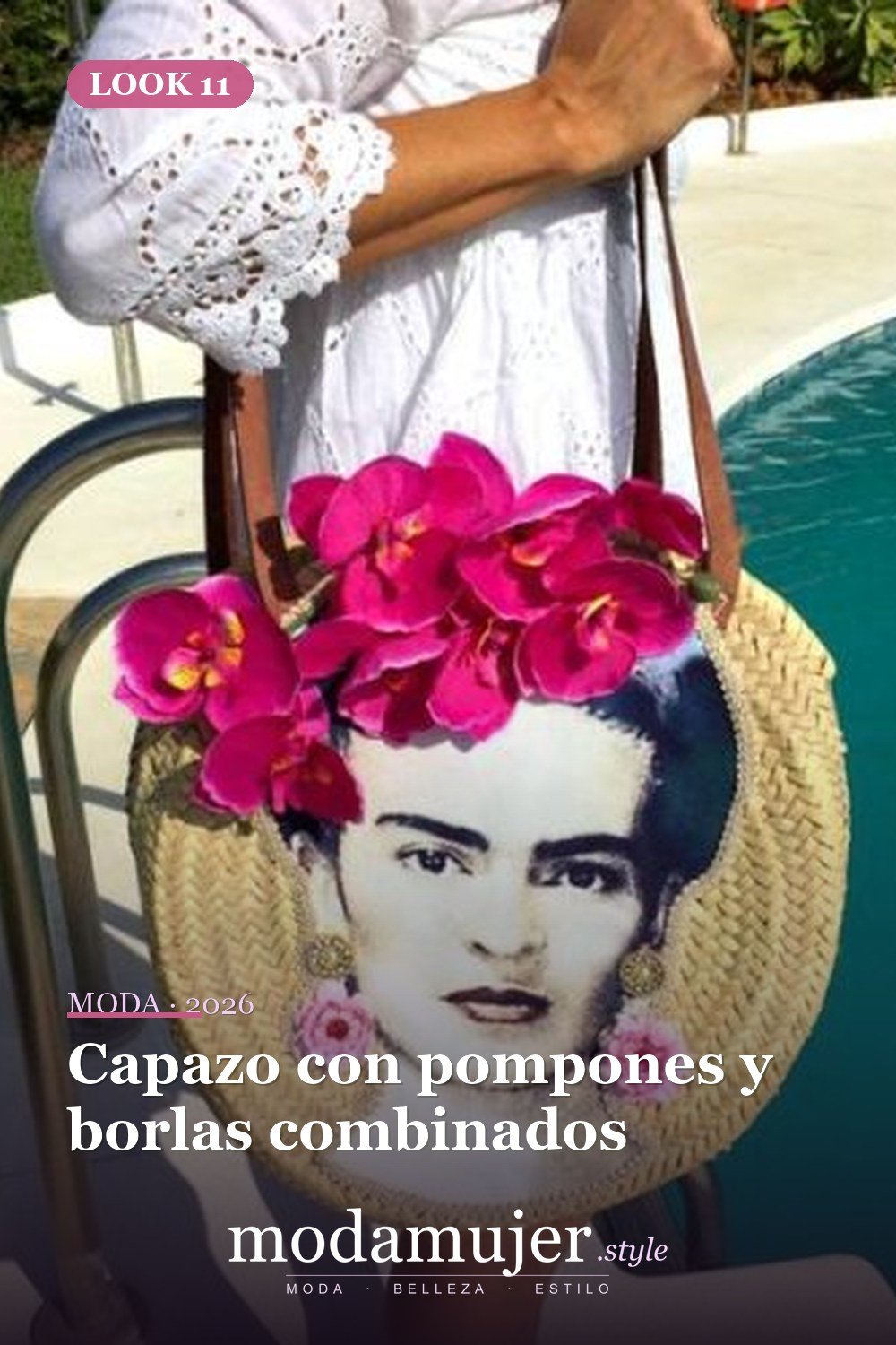 Capazo con pompones y borlas combinados — Bolsas de playa de paja con pompones y flecos de colores