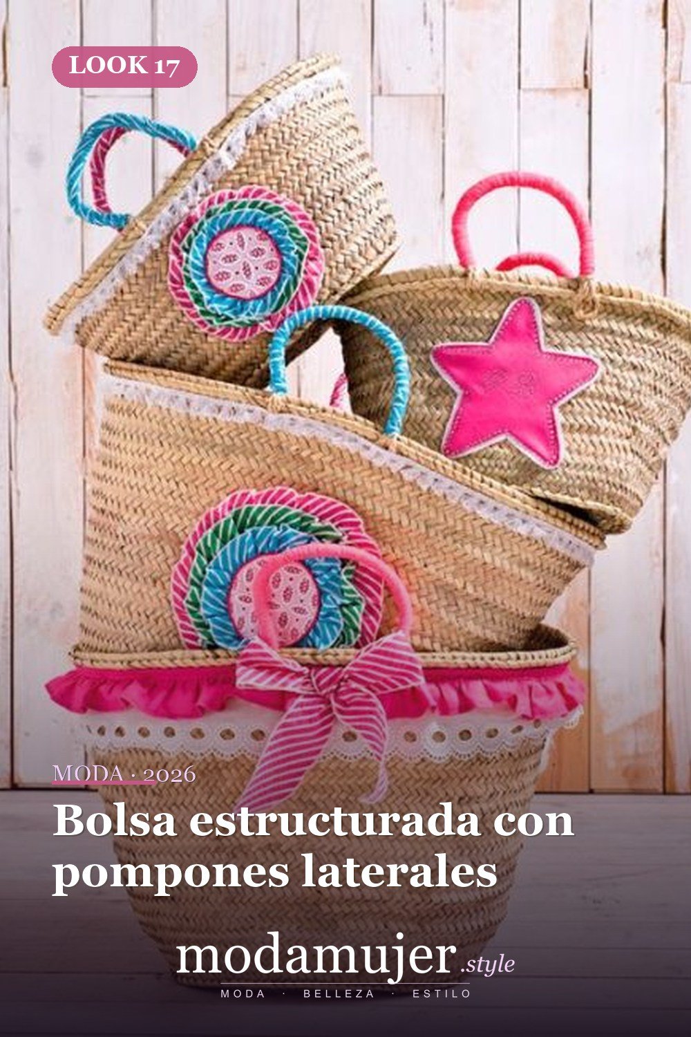 Bolsa estructurada con pompones laterales — Bolsas de playa de paja con pompones y flecos de colores