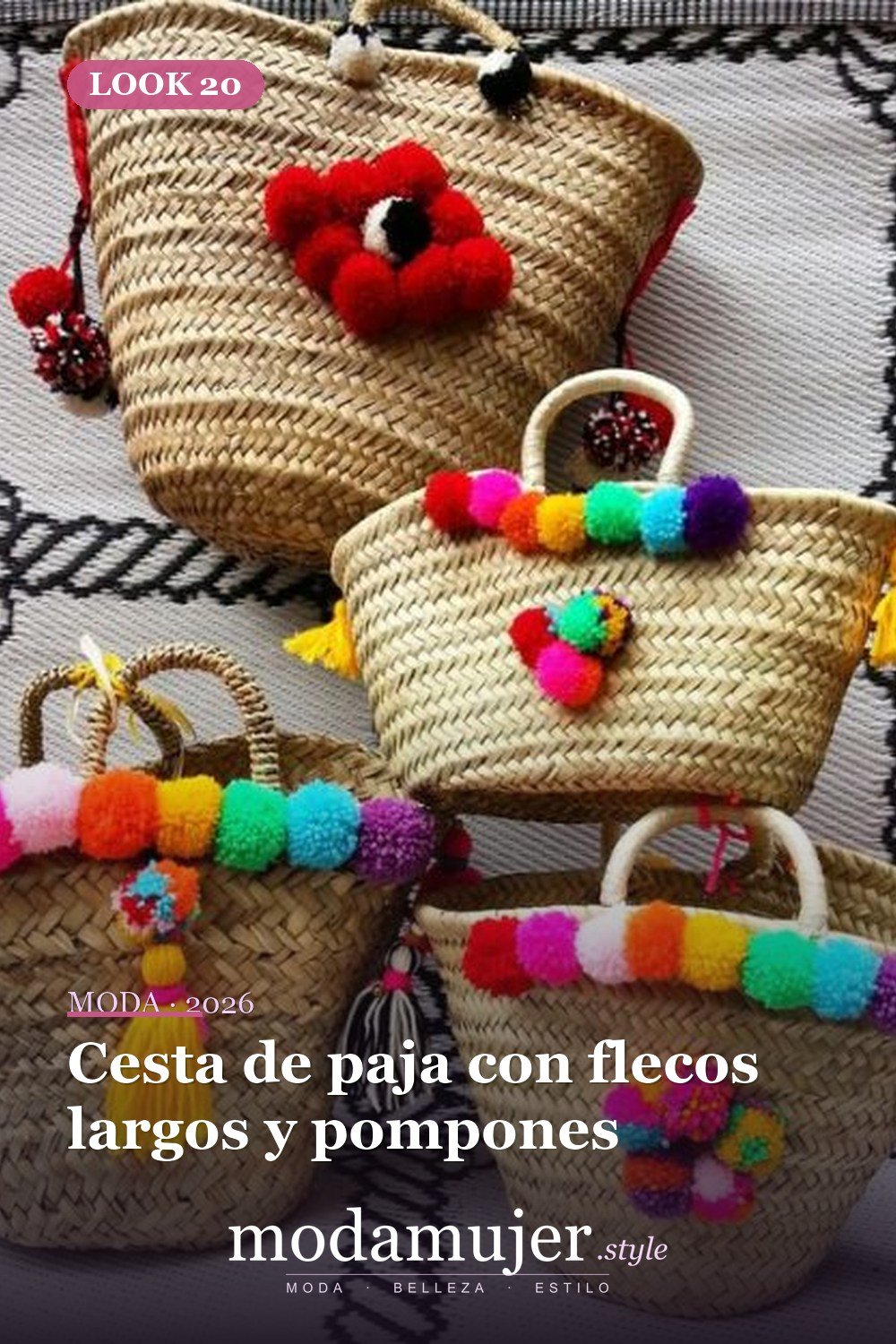 Cesta de paja con flecos largos y pompones — Bolsas de playa de paja con pompones y flecos de colores