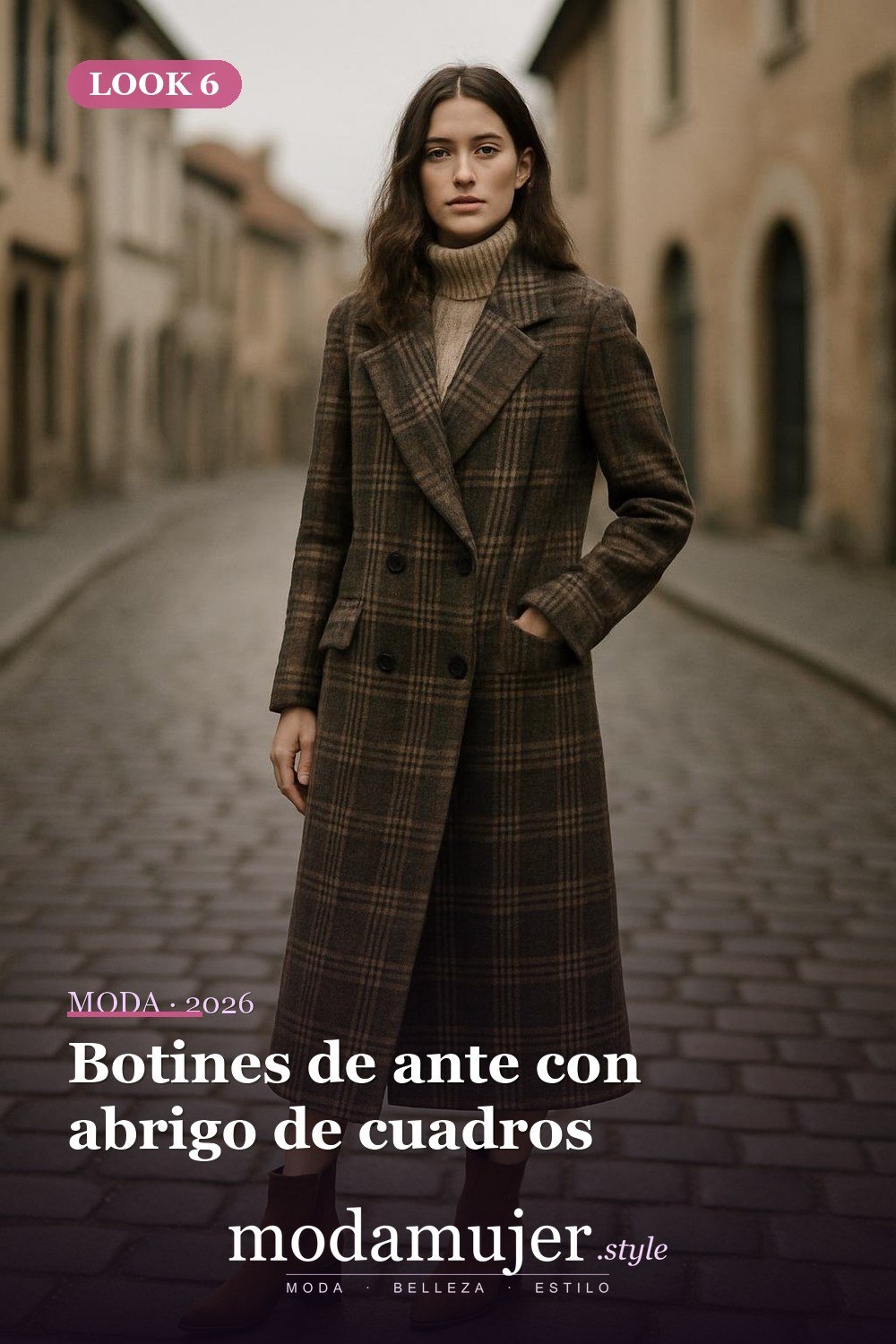 Botines de ante con abrigo de cuadros — Botas y abrigos para el invierno 2026: 12 combinaciones con estilo Botines de ante con abrigo de cuadros — Botas y abrigos para el invierno 2026: 12 combinaciones con estilo