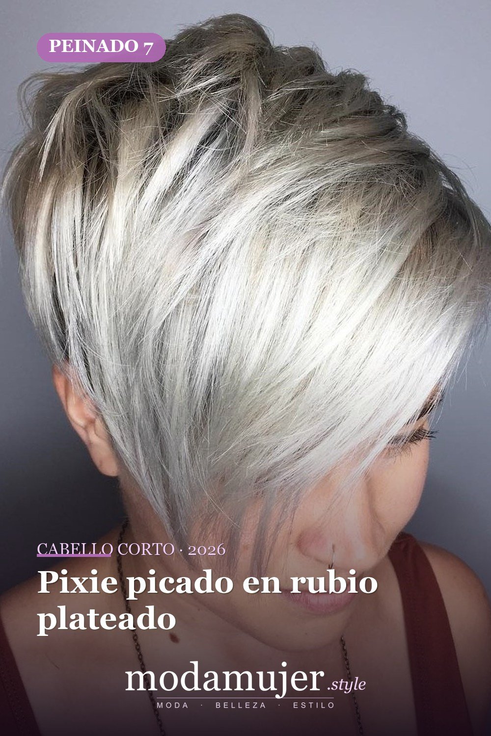 Pixie picado en rubio plateado — corte de cabello corto y picado para 2026