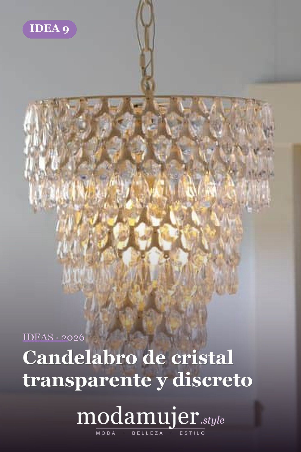 Candelabro de cristal transparente y discreto — Candelabros para habitaciones que completarán tu renovación personal