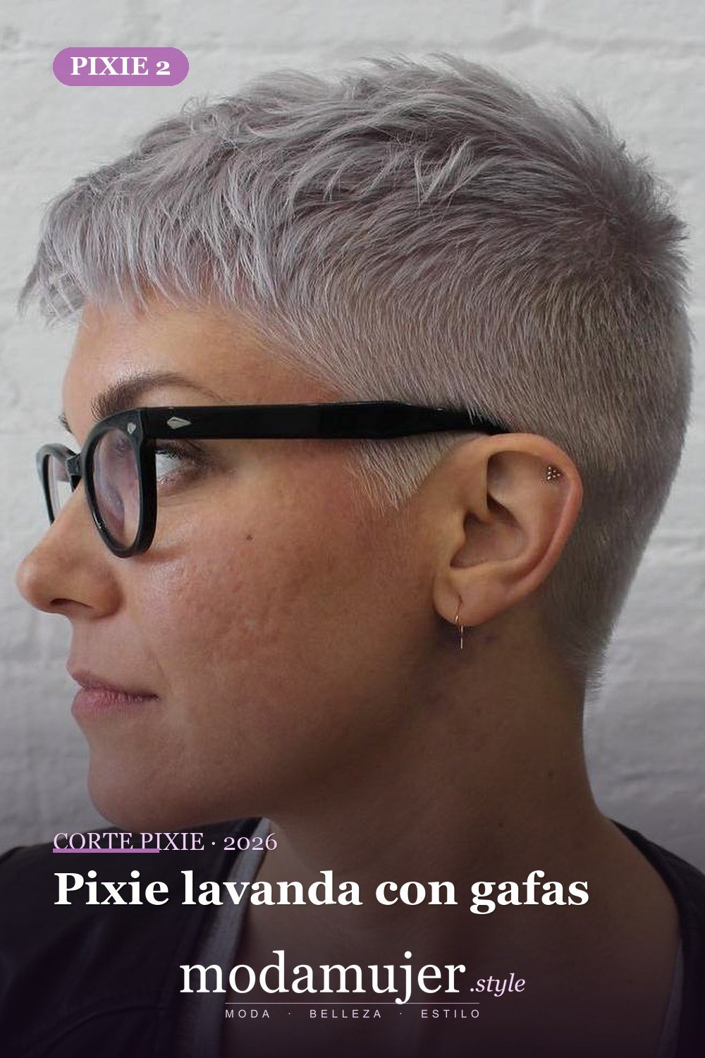 Pixie lavanda con gafas — corte de pixie corto 2026