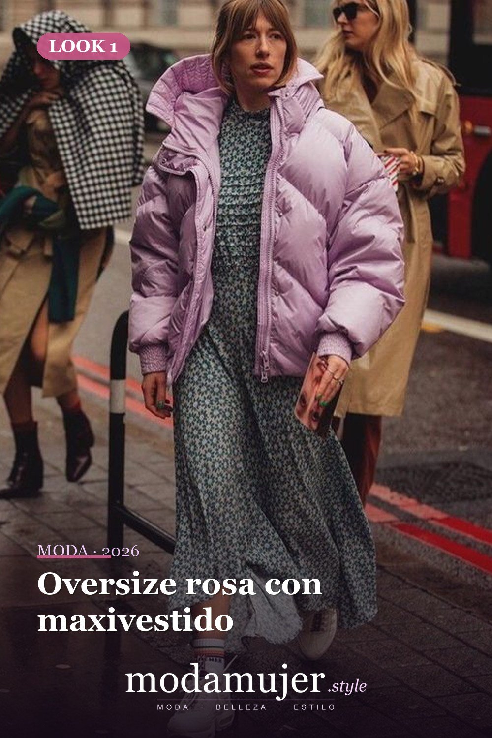 Oversize rosa con maxivestido — Guía de abrigos acolchados: tipos y 23 ideas de looks 2026