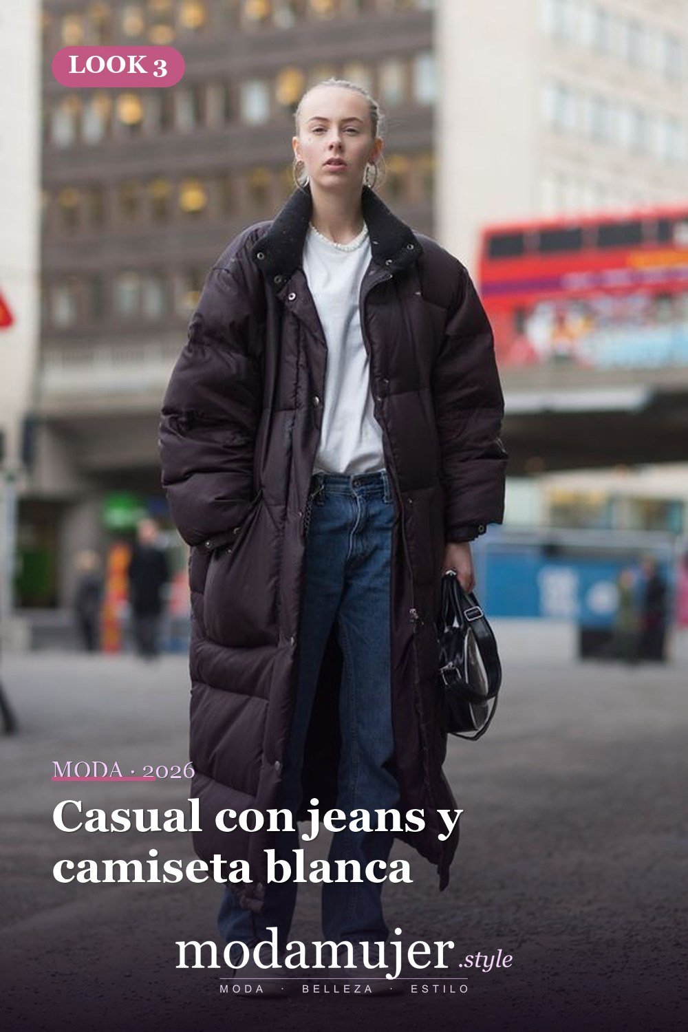 Casual con jeans y camiseta blanca — Guía de abrigos acolchados: tipos y 23 ideas de looks 2026