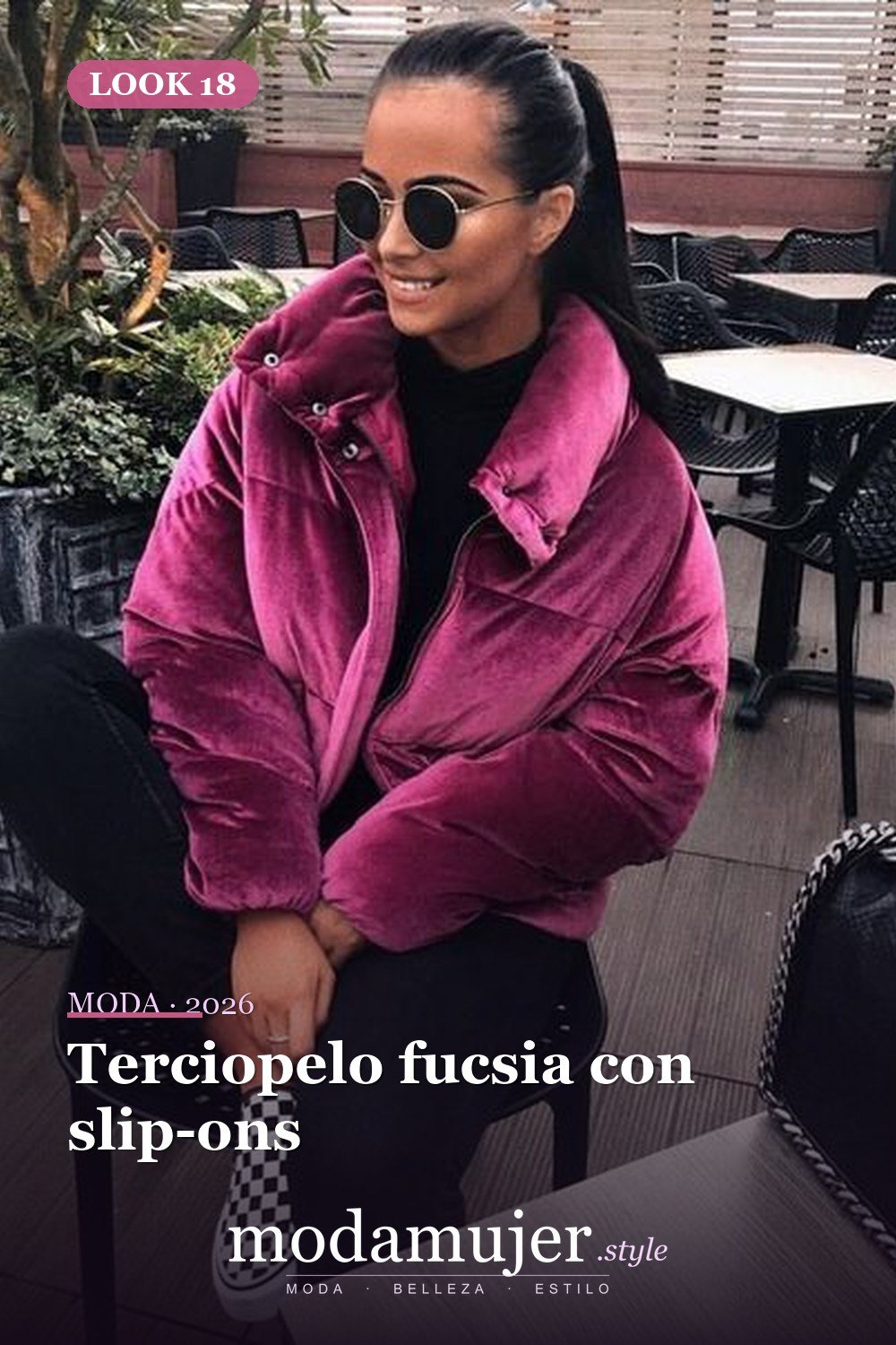 Terciopelo fucsia con slip-ons — Guía de abrigos acolchados: tipos y 23 ideas de looks 2026