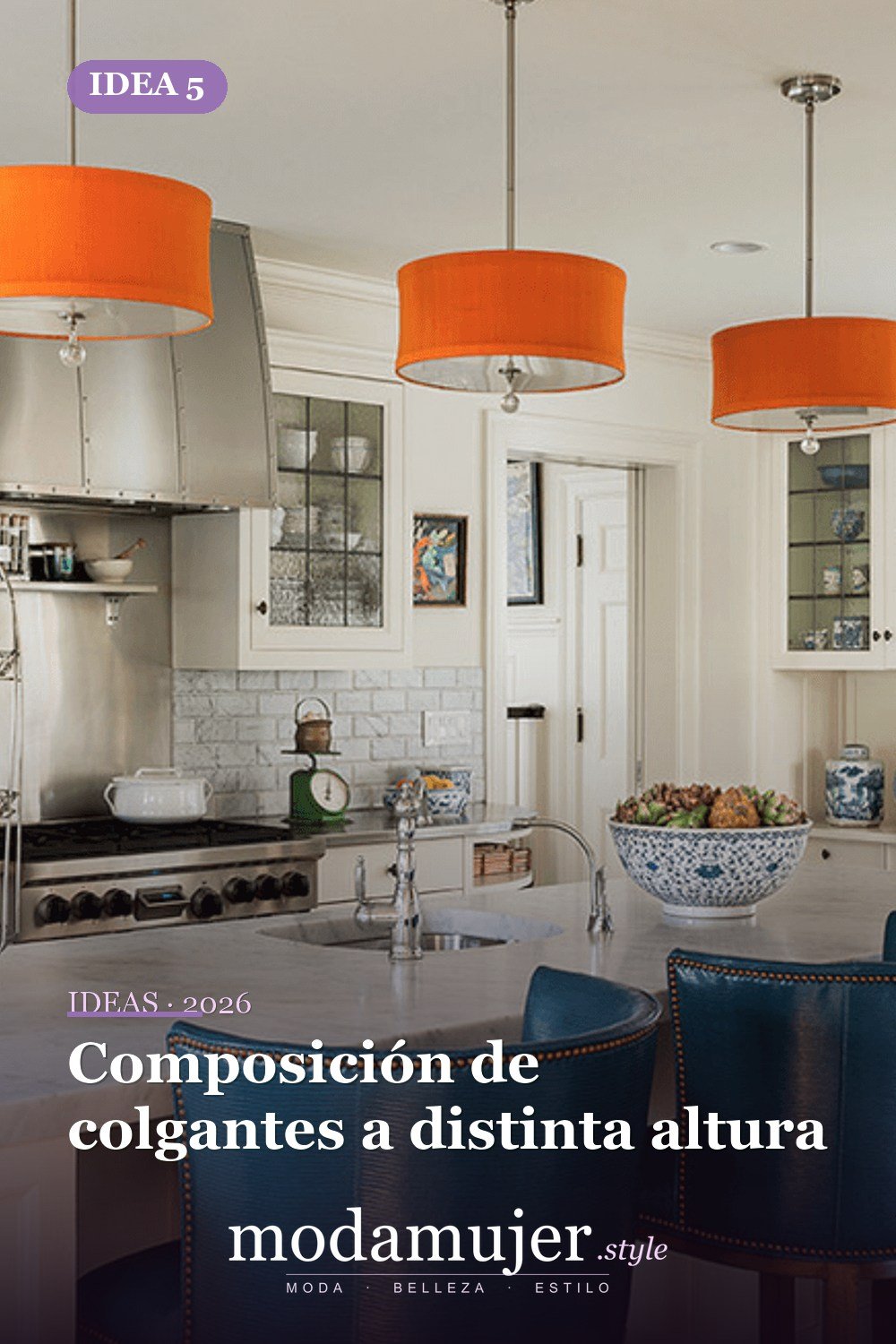 Composición de colgantes a distinta altura — Lámparas de isla de cocina que cambian completamente su decoración Composición de colgantes a distinta altura — Lámparas de isla de cocina que cambian completamente su decoración