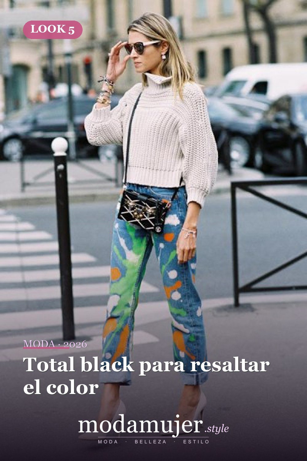 Total black para resaltar el color — Las mejores ideas de atuendos con jeans de salpicaduras de pintura Total black para resaltar el color — Las mejores ideas de atuendos con jeans de salpicaduras de pintura