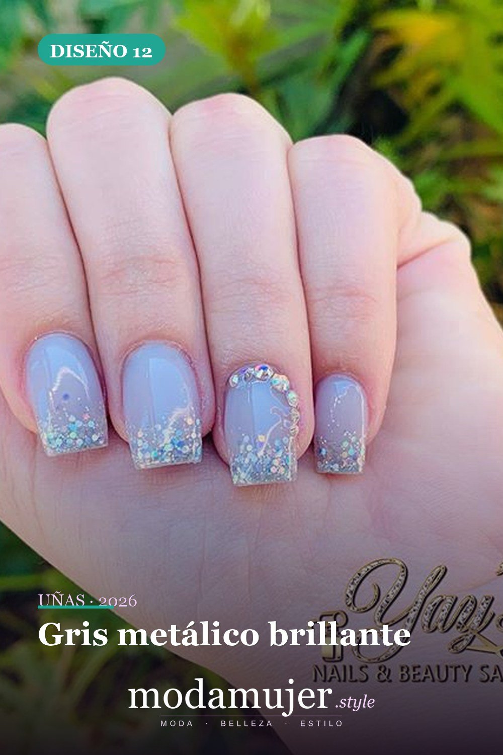 Gris metálico brillante — Las 85 mejores ideas grises para uñas que te encantarán