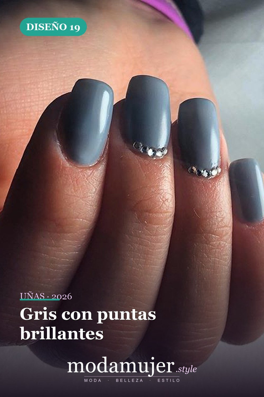 Gris con puntas brillantes — Las 85 mejores ideas grises para uñas que te encantarán