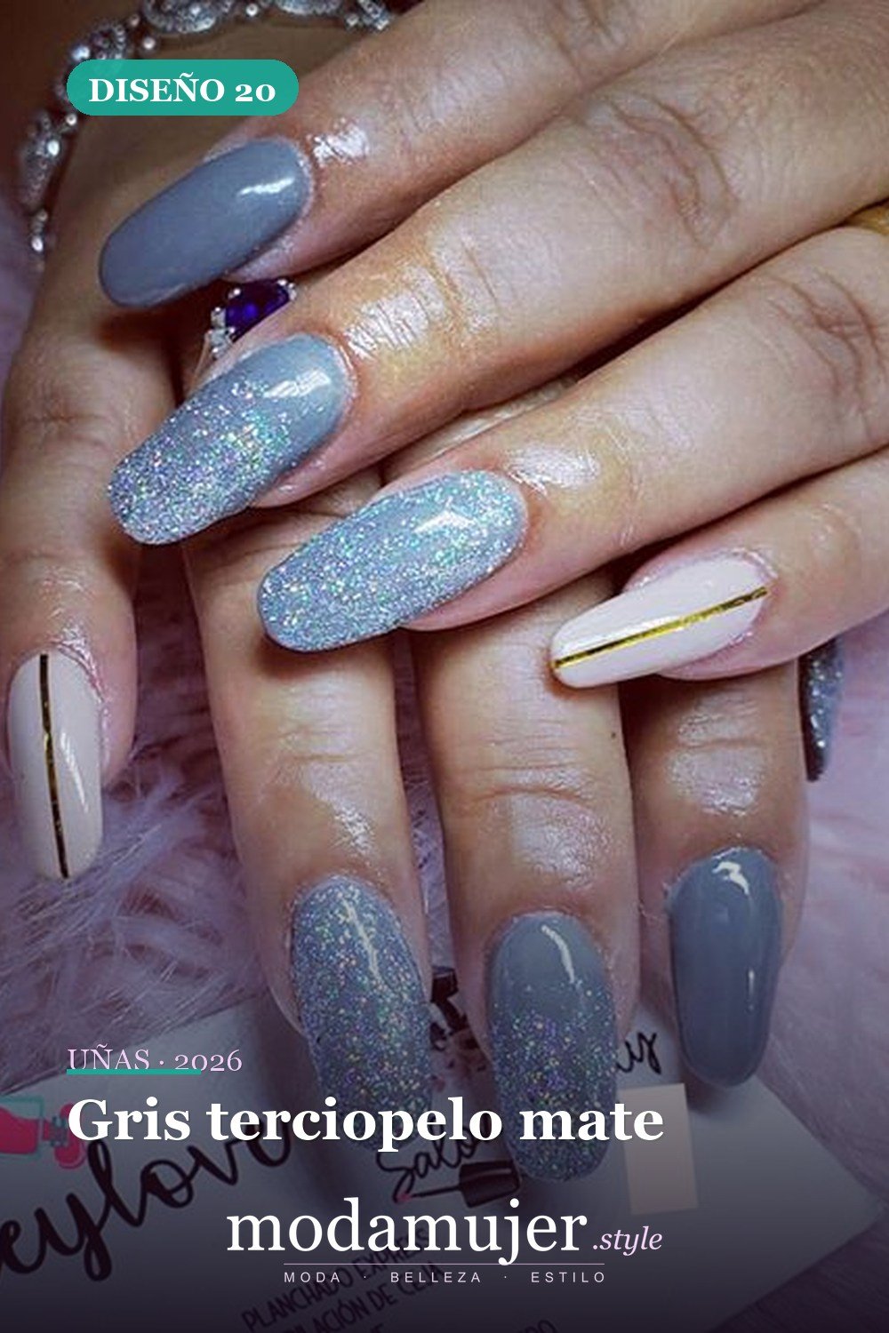 Gris terciopelo mate — Las 85 mejores ideas grises para uñas que te encantarán