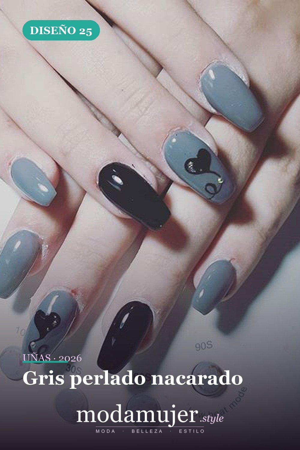 Gris perlado nacarado — Las 85 mejores ideas grises para uñas que te encantarán