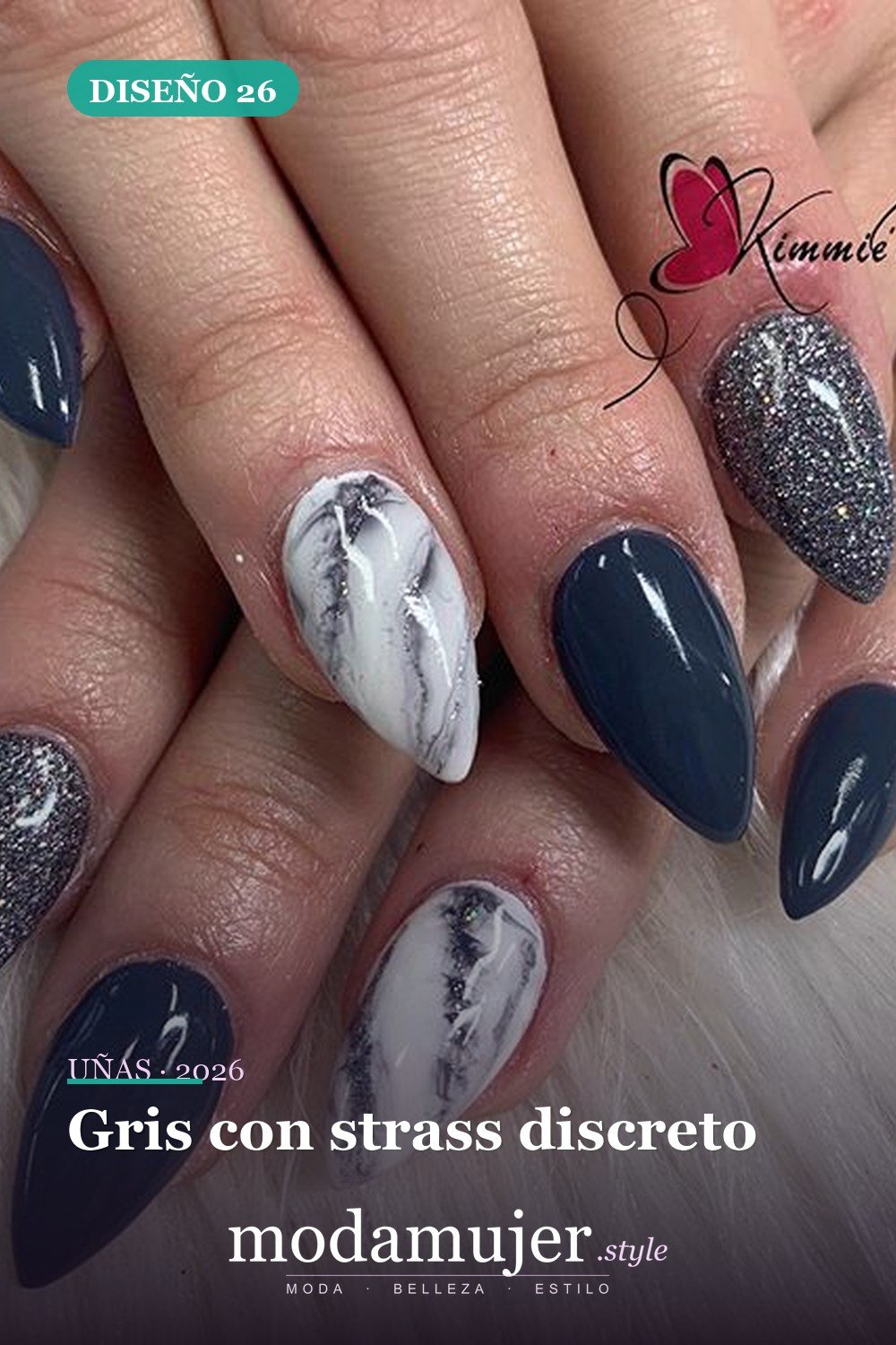 Gris con strass discreto — Las 85 mejores ideas grises para uñas que te encantarán
