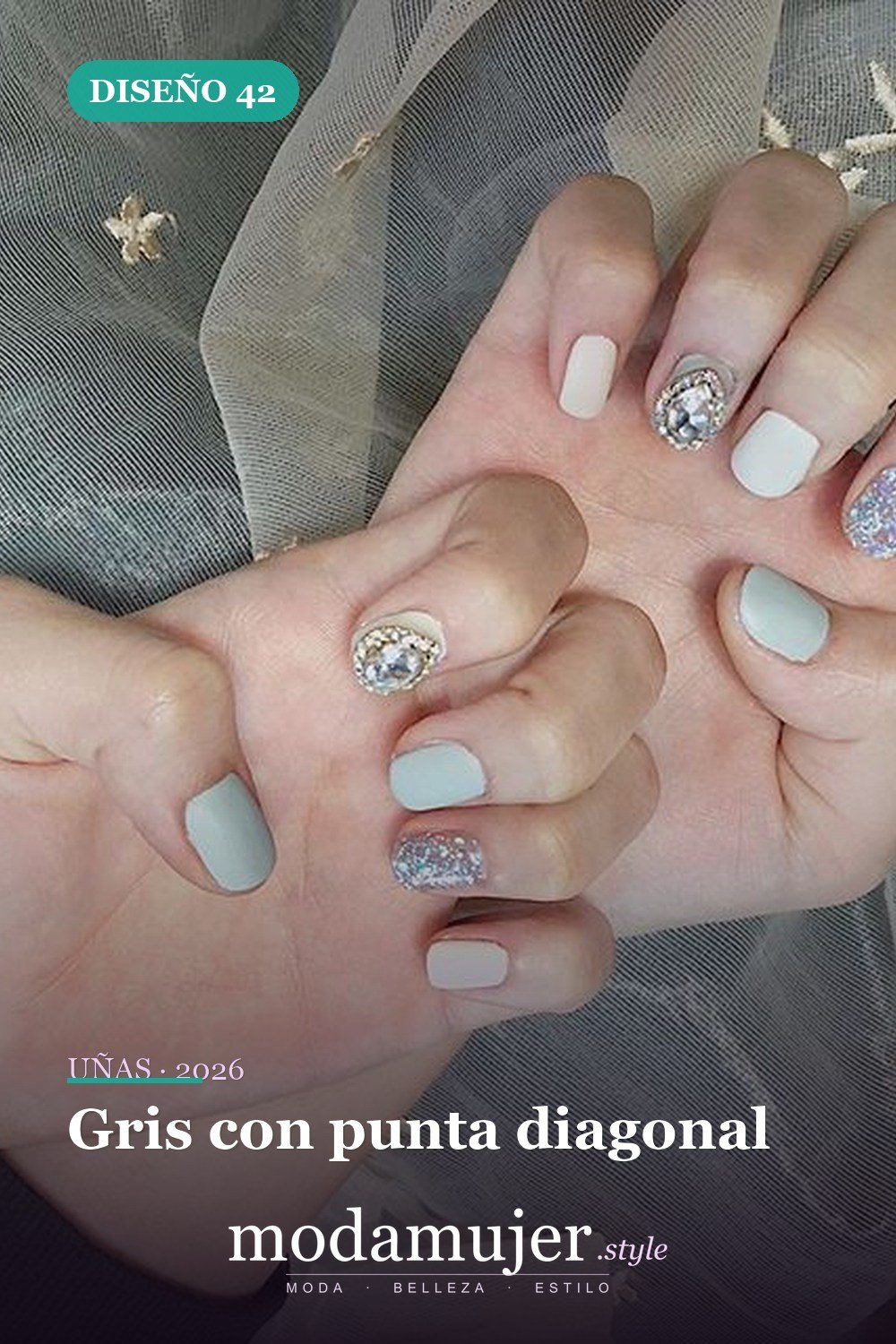 Gris con punta diagonal — Las 85 mejores ideas grises para uñas que te encantarán
