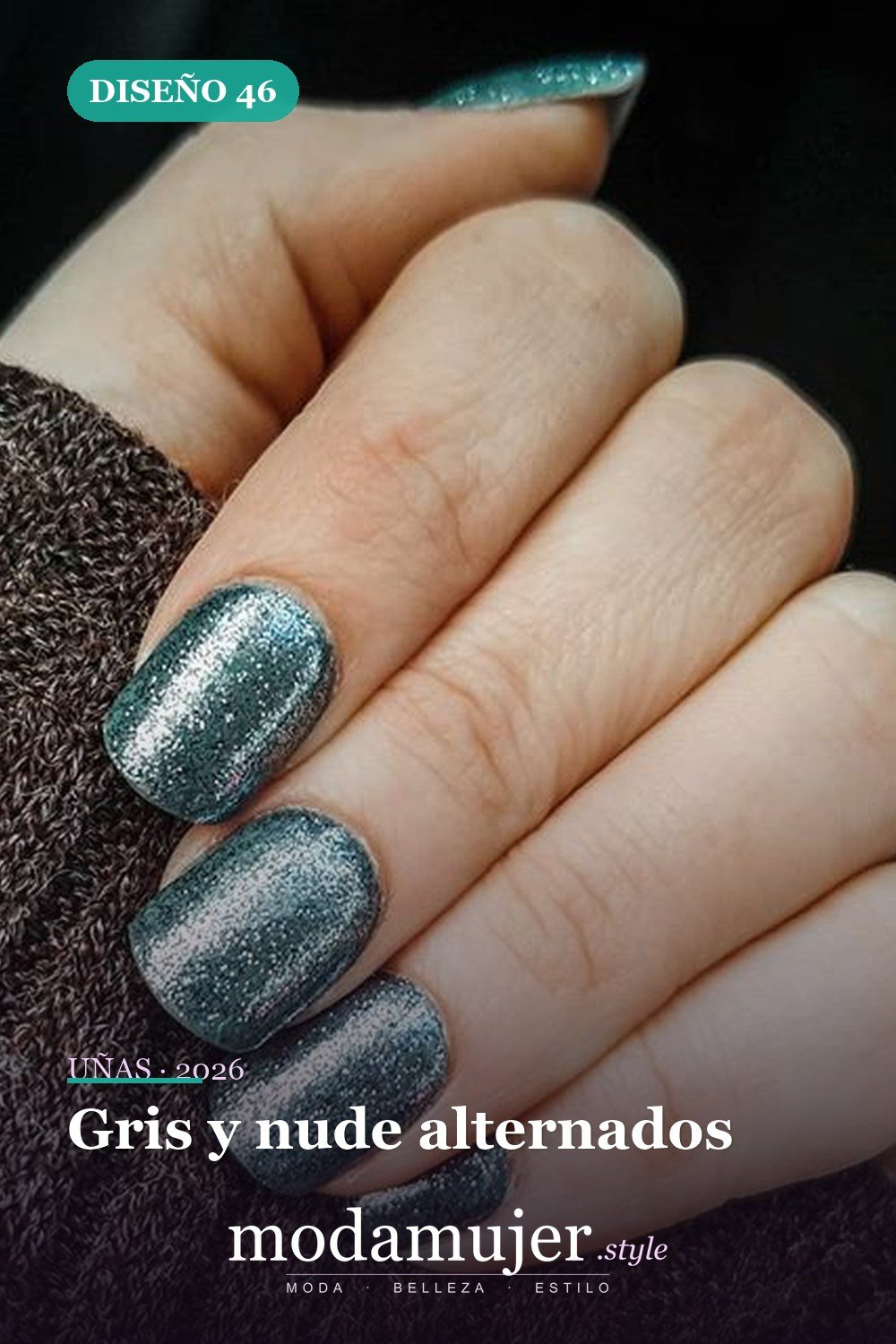 Gris y nude alternados — Las 85 mejores ideas grises para uñas que te encantarán