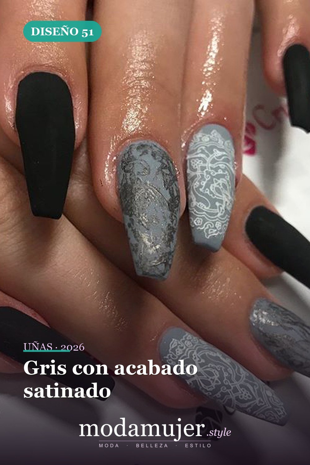 Gris con acabado satinado — Las 85 mejores ideas grises para uñas que te encantarán