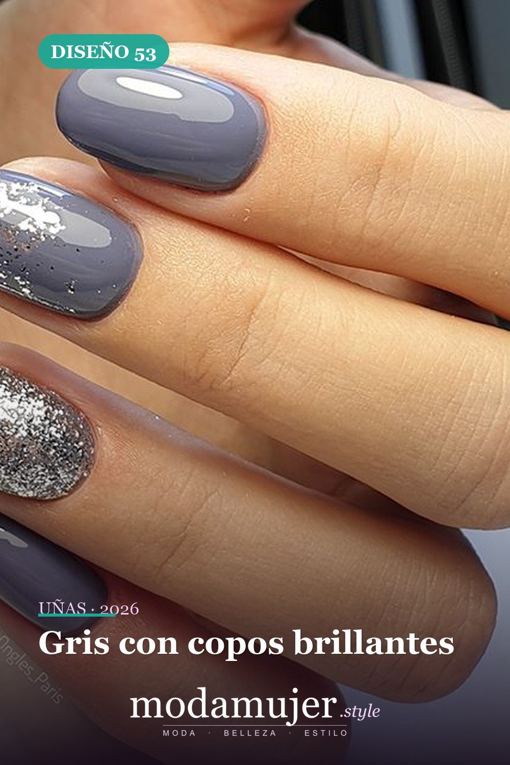 Gris con copos brillantes — Las 85 mejores ideas grises para uñas que te encantarán