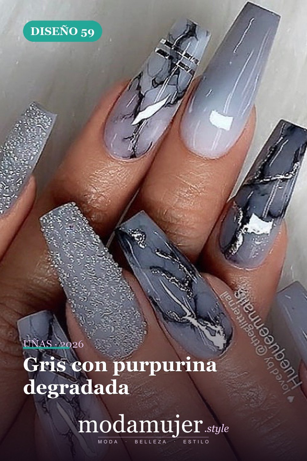 Gris con purpurina degradada — Las 85 mejores ideas grises para uñas que te encantarán