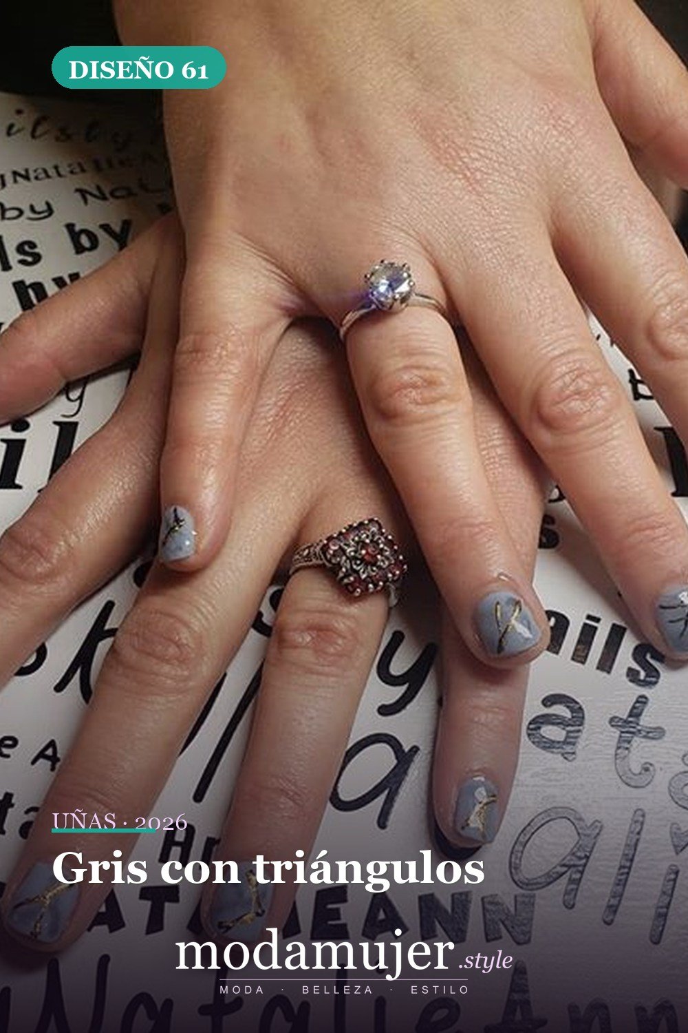 Gris con triángulos — Las 85 mejores ideas grises para uñas que te encantarán