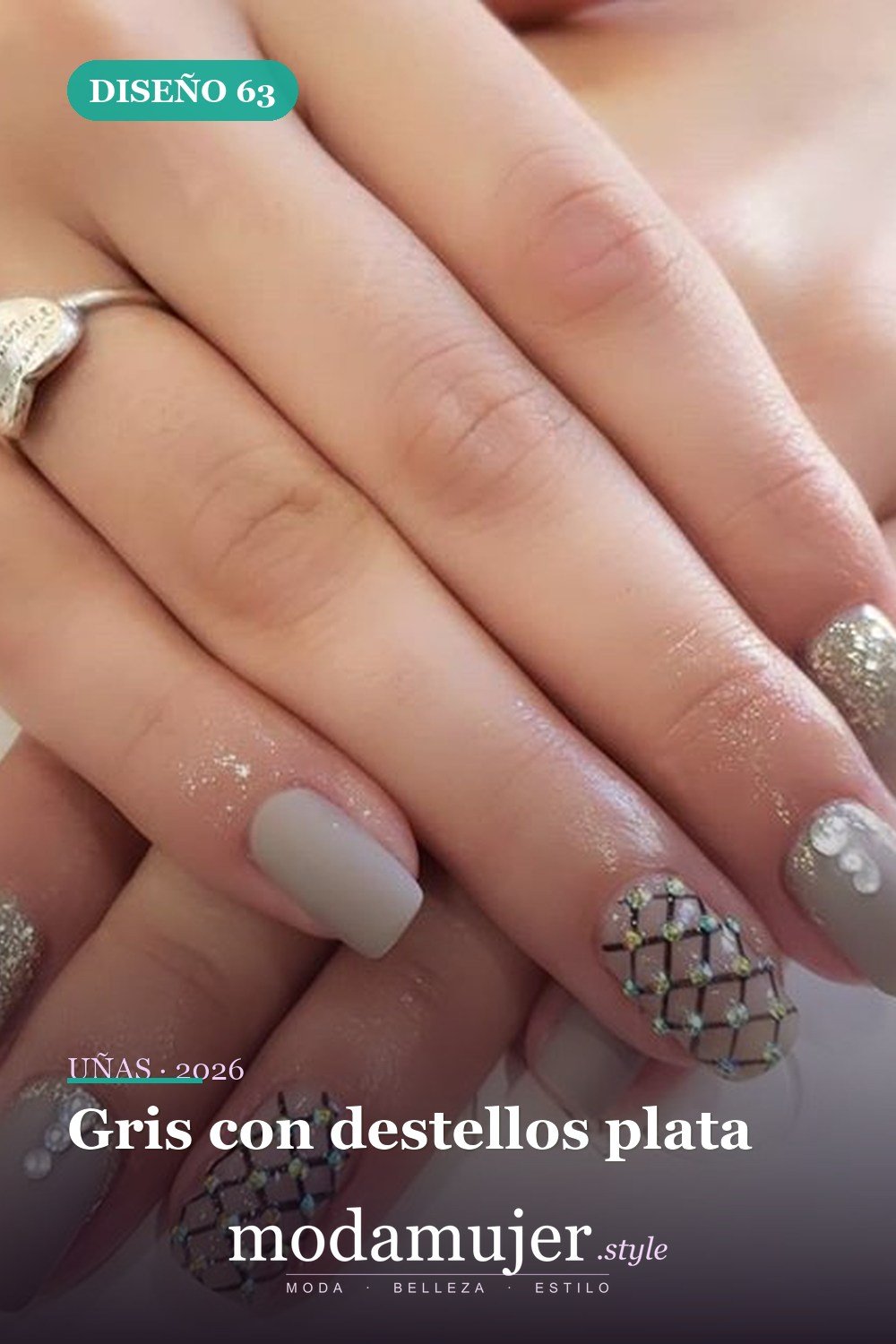 Gris con destellos plata — Las 85 mejores ideas grises para uñas que te encantarán