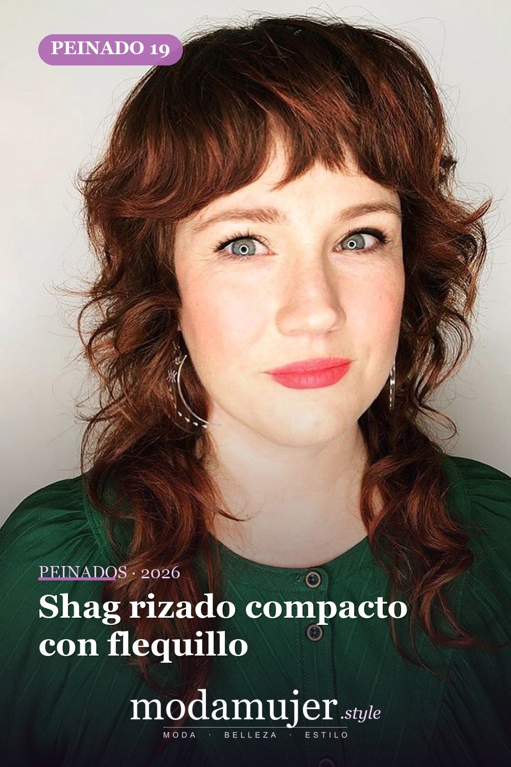 Shag rizado compacto con flequillo — Los 49 mejores cortes de pelo en capas y peinados para 2026