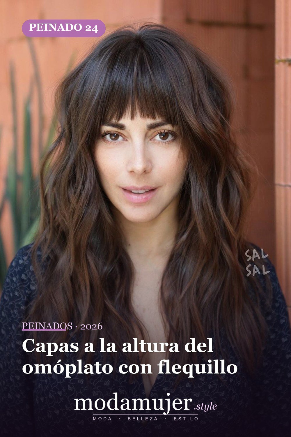 Capas a la altura del omóplato con flequillo — Los 49 mejores cortes de pelo en capas y peinados para 2026