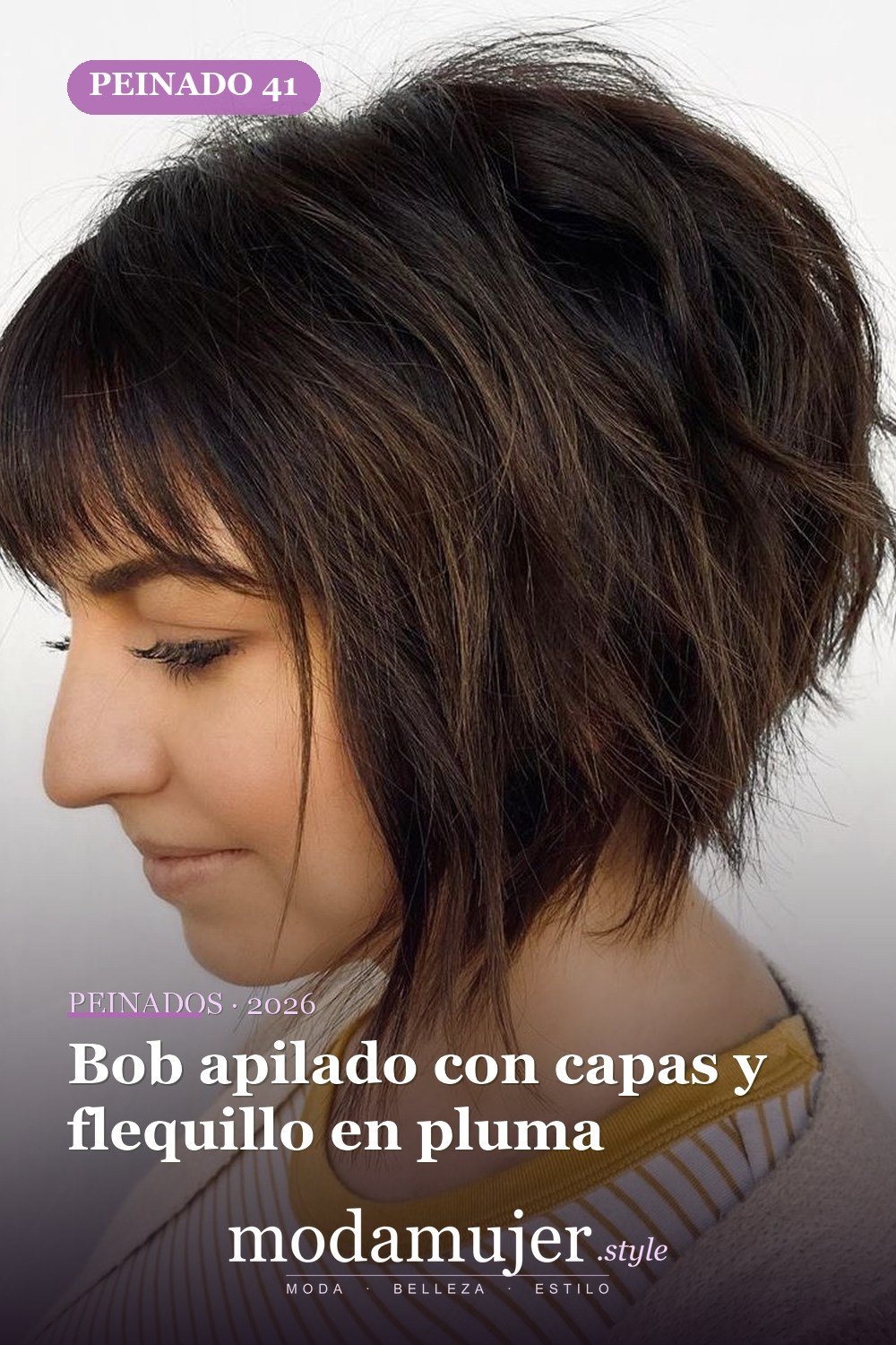 Bob apilado con capas y flequillo en pluma — Los 49 mejores cortes de pelo en capas y peinados para 2026