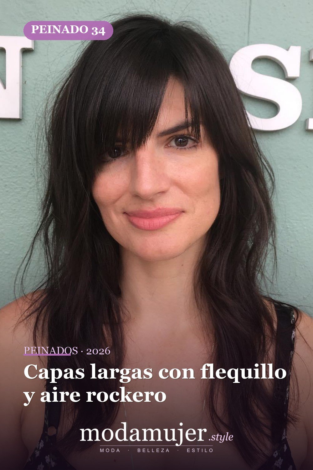 Capas largas con flequillo y aire rockero — Los 50 mejores cortes de pelo para caras cuadradas que definitivamente funcionan
