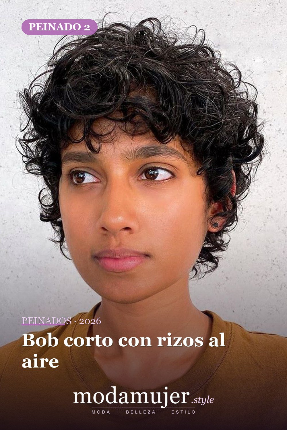 Bob corto con rizos al aire — Los 50 mejores cortes de pelo y peinados para cabello corto y rizado en 2026