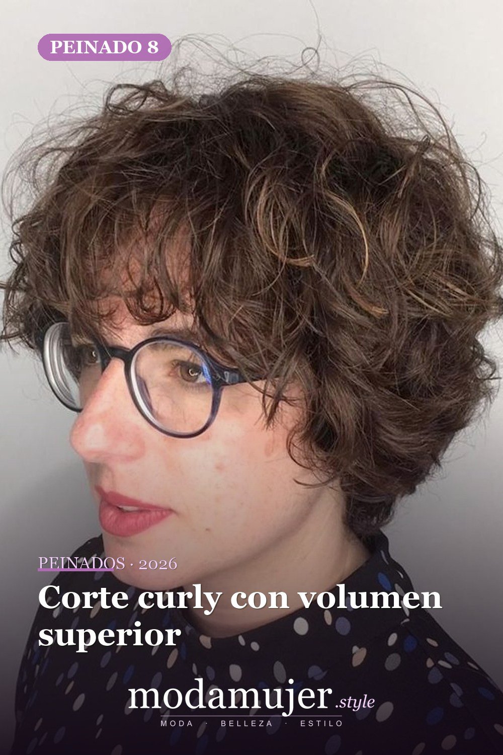 Corte curly con volumen superior — Los 50 mejores cortes de pelo y peinados para cabello corto y rizado en 2026