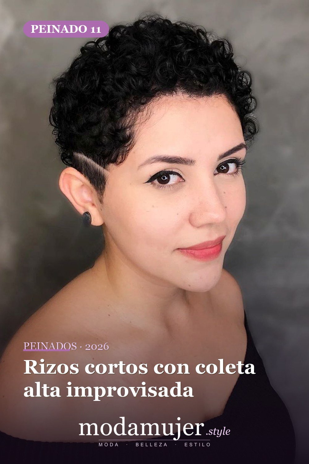 Rizos cortos con coleta alta improvisada — Los 50 mejores cortes de pelo y peinados para cabello corto y rizado en 2026