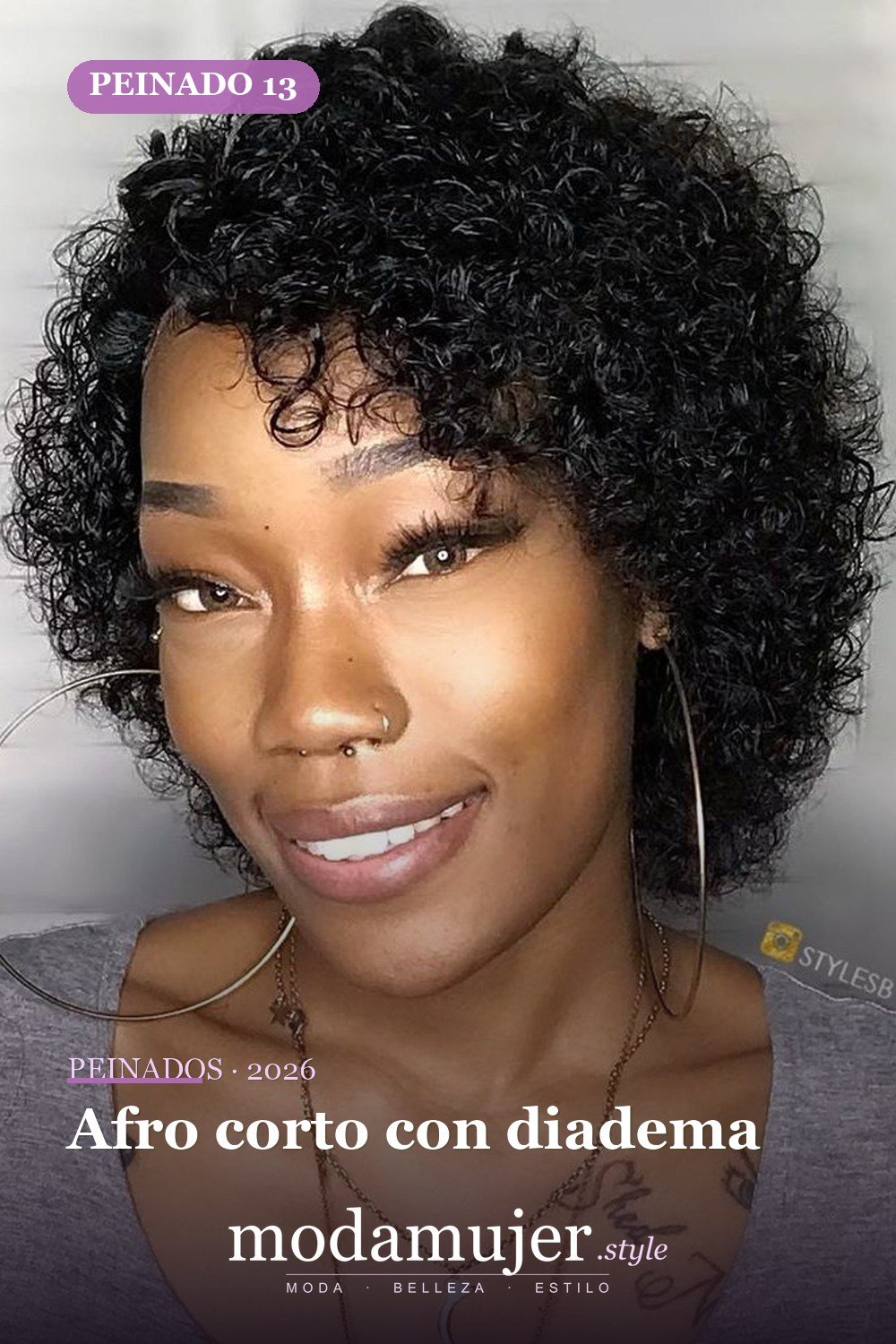 Afro corto con diadema — Los 50 mejores cortes de pelo y peinados para cabello corto y rizado en 2026
