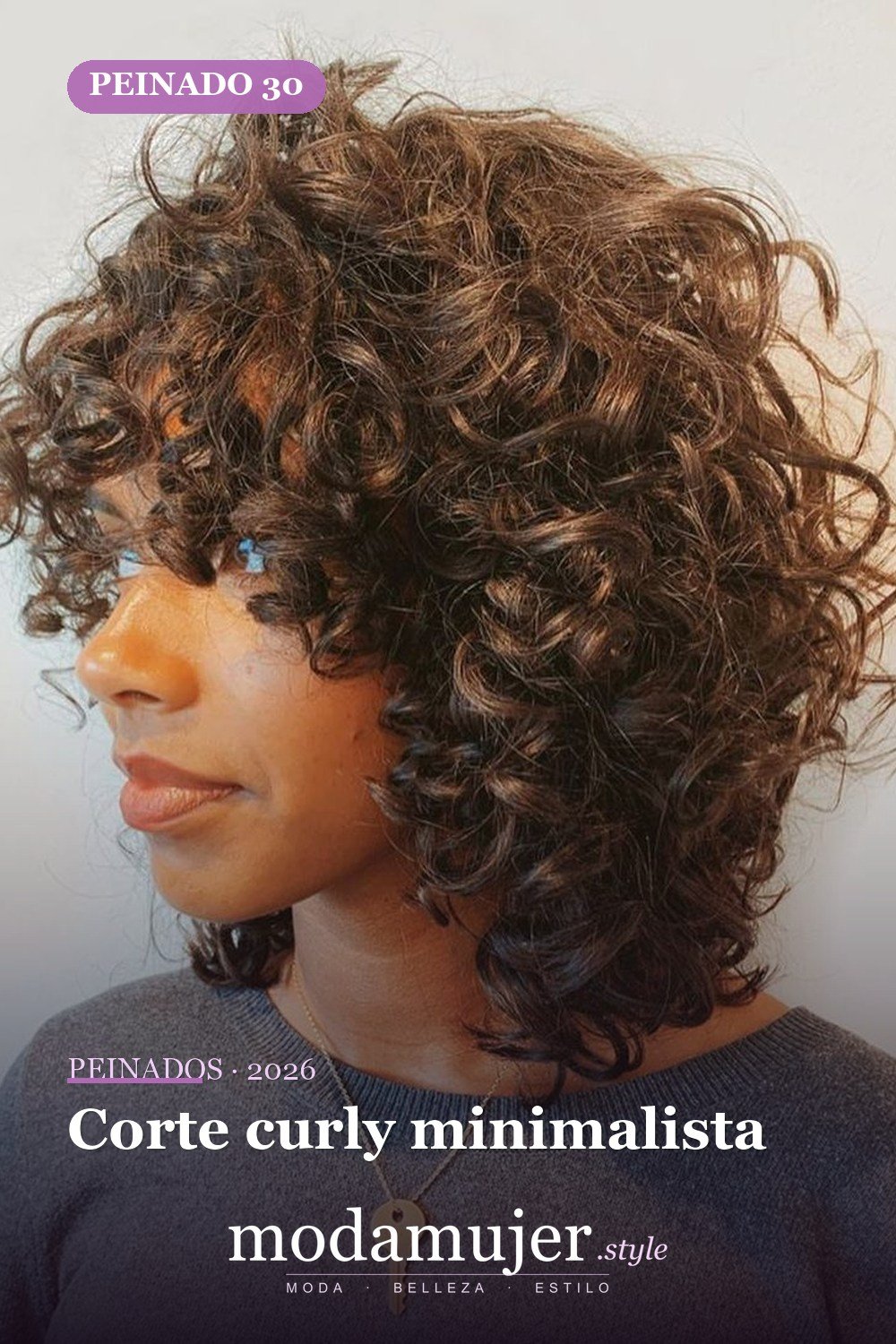 Corte curly minimalista — Los 50 mejores cortes de pelo y peinados para cabello corto y rizado en 2026