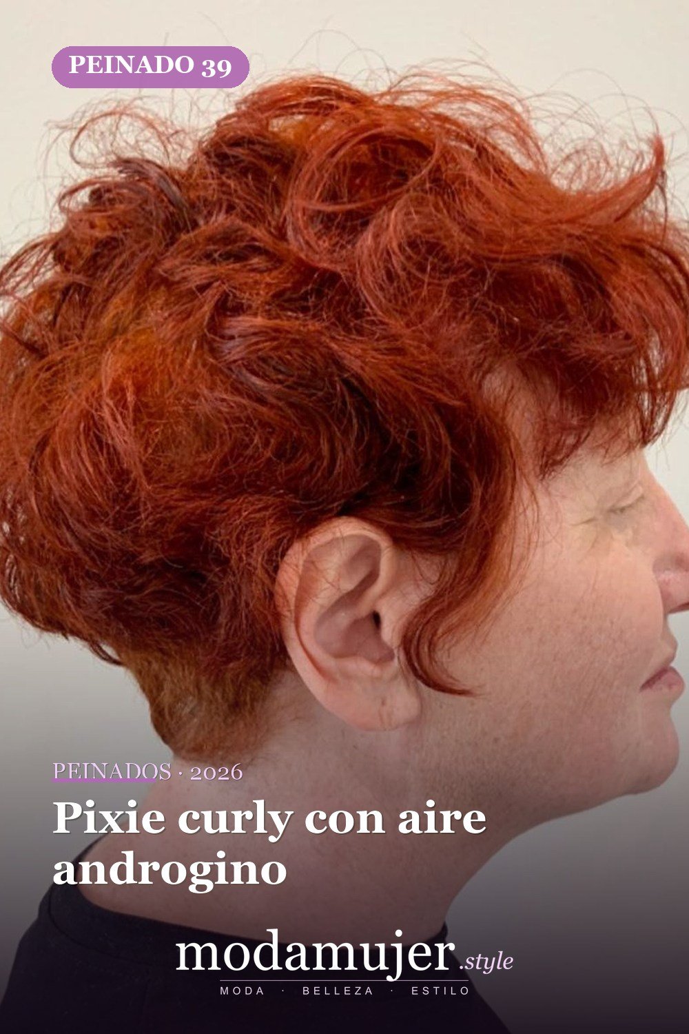 Pixie curly con aire androgino — Los 50 mejores cortes de pelo y peinados para cabello corto y rizado en 2026