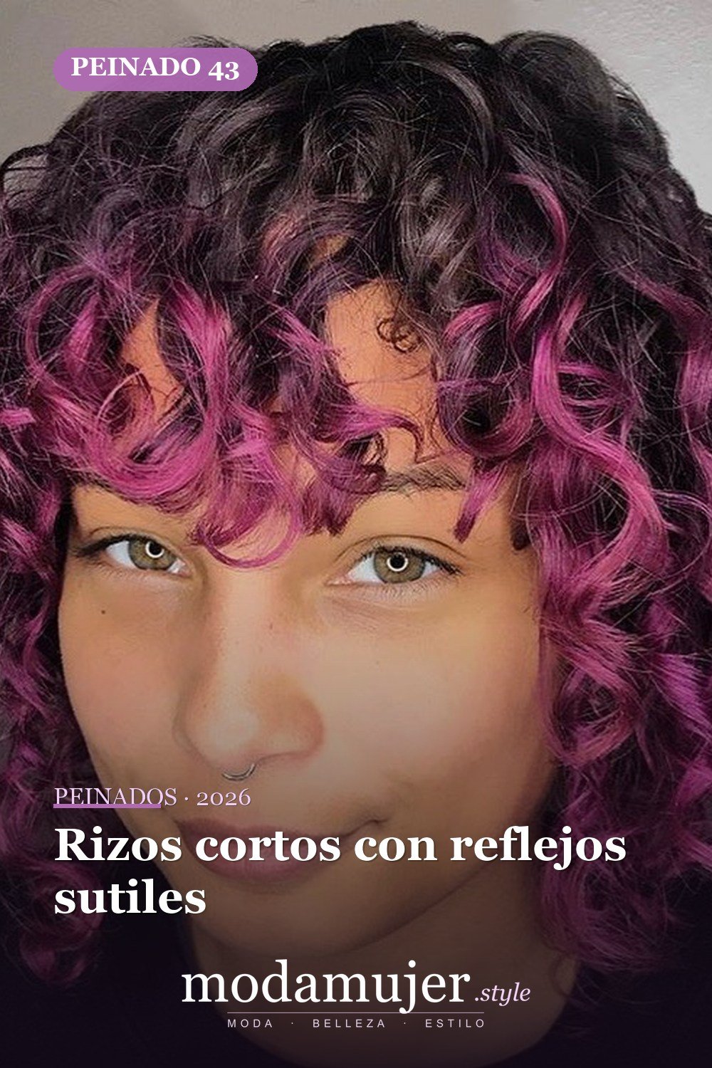 Rizos cortos con reflejos sutiles — Los 50 mejores cortes de pelo y peinados para cabello corto y rizado en 2026