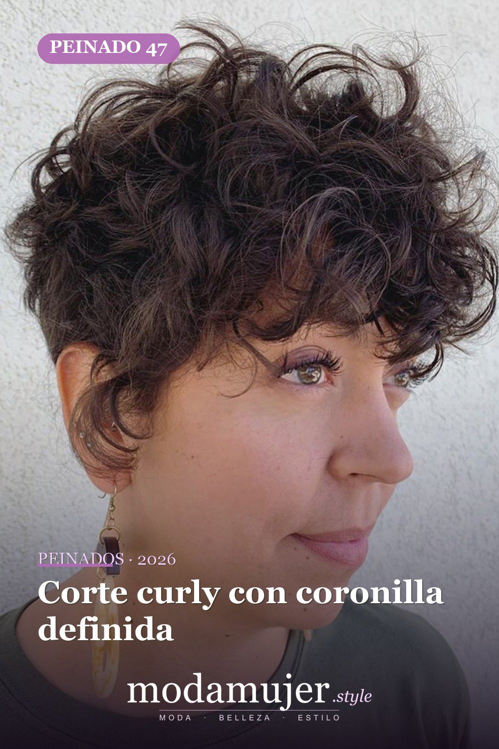 Corte curly con coronilla definida — Los 50 mejores cortes de pelo y peinados para cabello corto y rizado en 2026