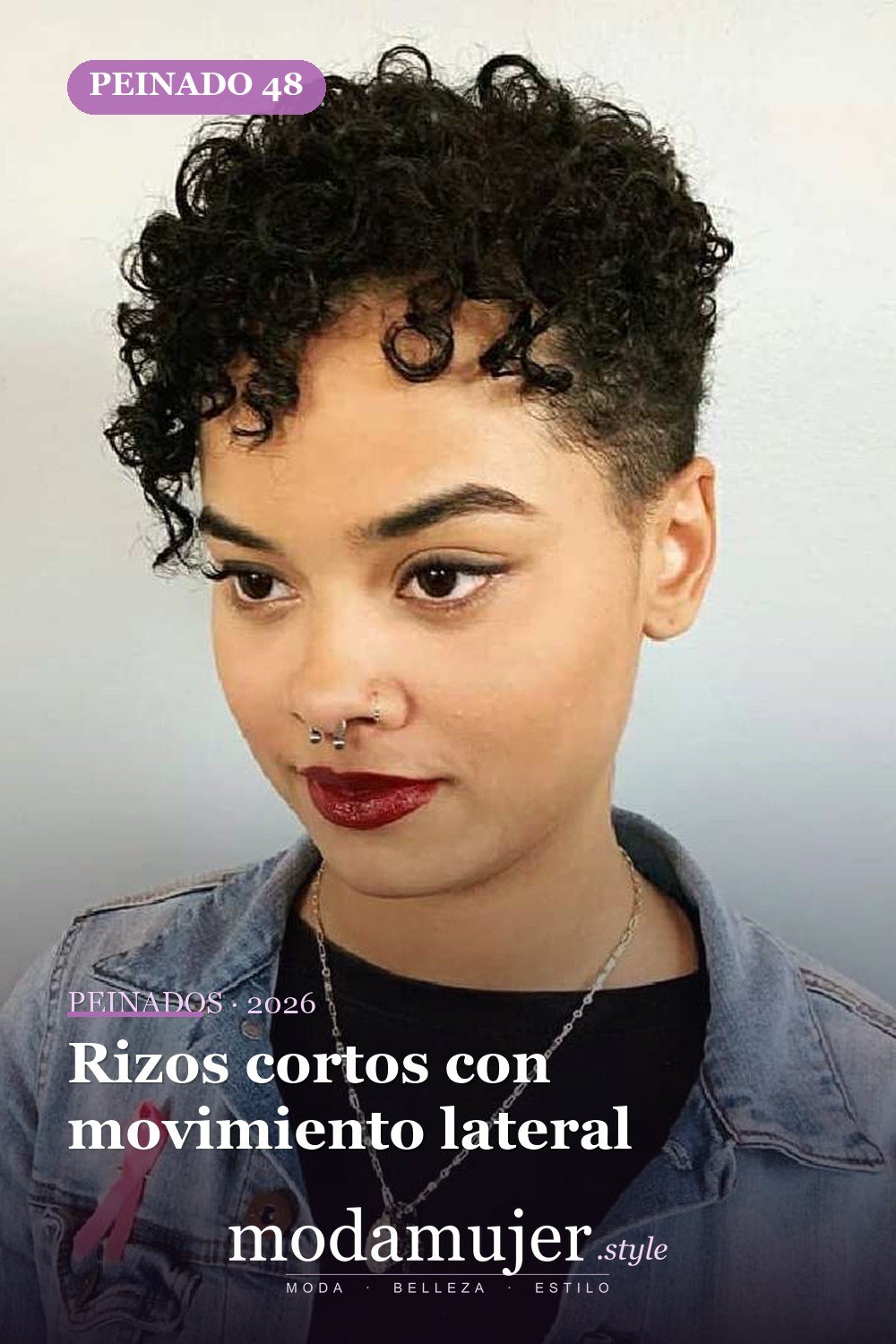 Rizos cortos con movimiento lateral — Los 50 mejores cortes de pelo y peinados para cabello corto y rizado en 2026