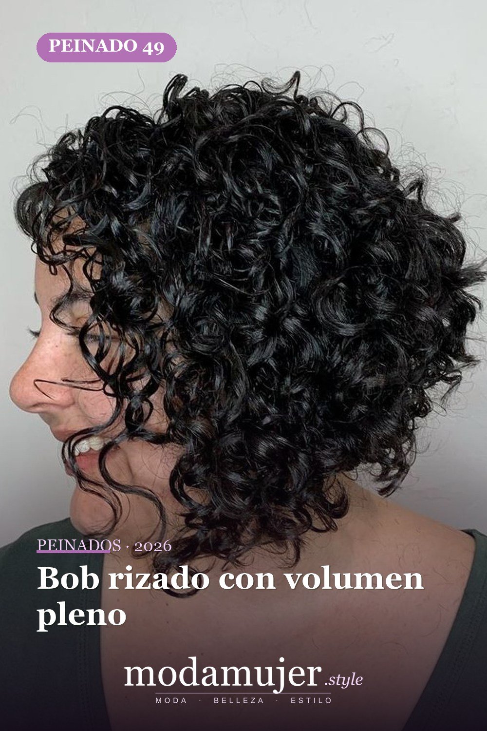 Bob rizado con volumen pleno — Los 50 mejores cortes de pelo y peinados para cabello corto y rizado en 2026
