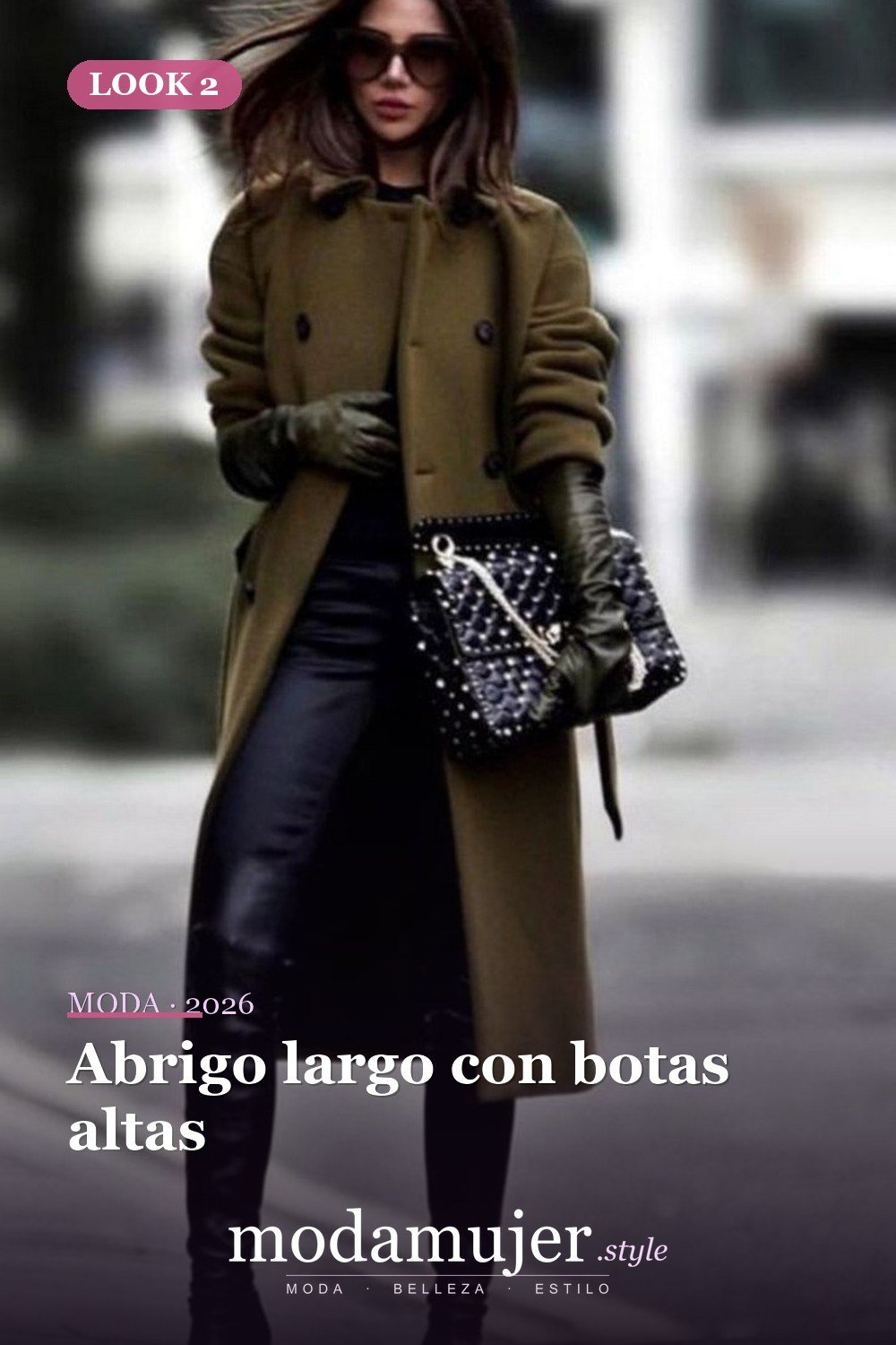 Abrigo largo con botas altas — Más de 21 ideas de trajes de invierno para mujeres casuales y sexys
