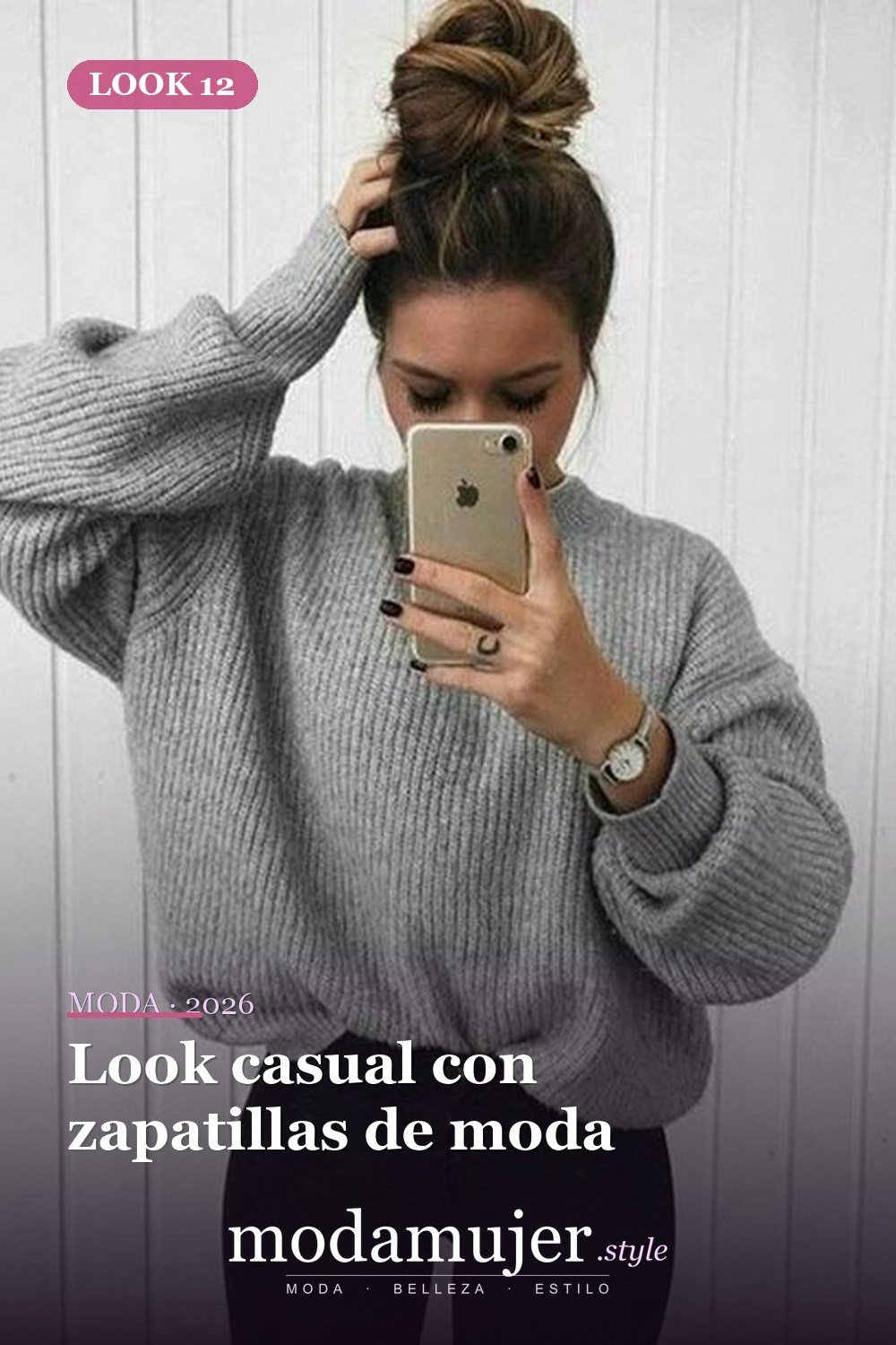 Look casual con zapatillas de moda — Más de 21 ideas de trajes de invierno para mujeres casuales y sexys